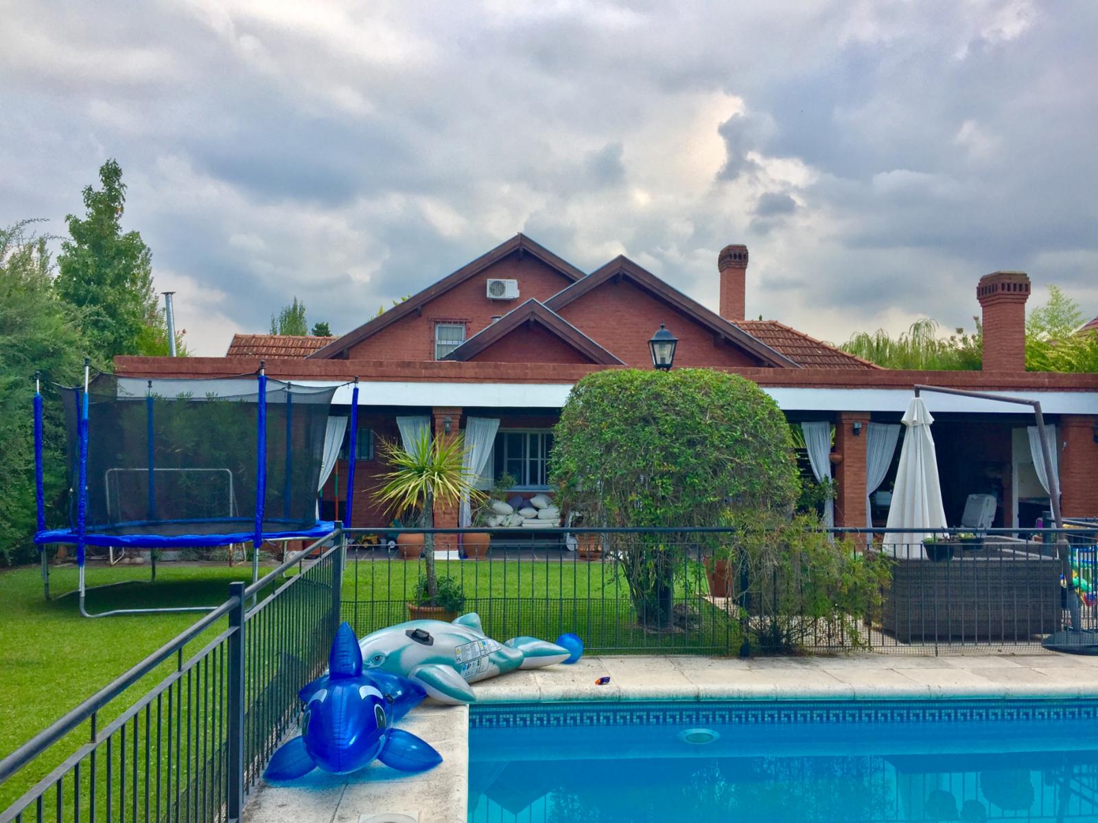 Excelente propiedad en Echeverria del Lago con hermoso lote parquizado -  OPORTUNIDAD CALIDAD PRECIO!!!!!!