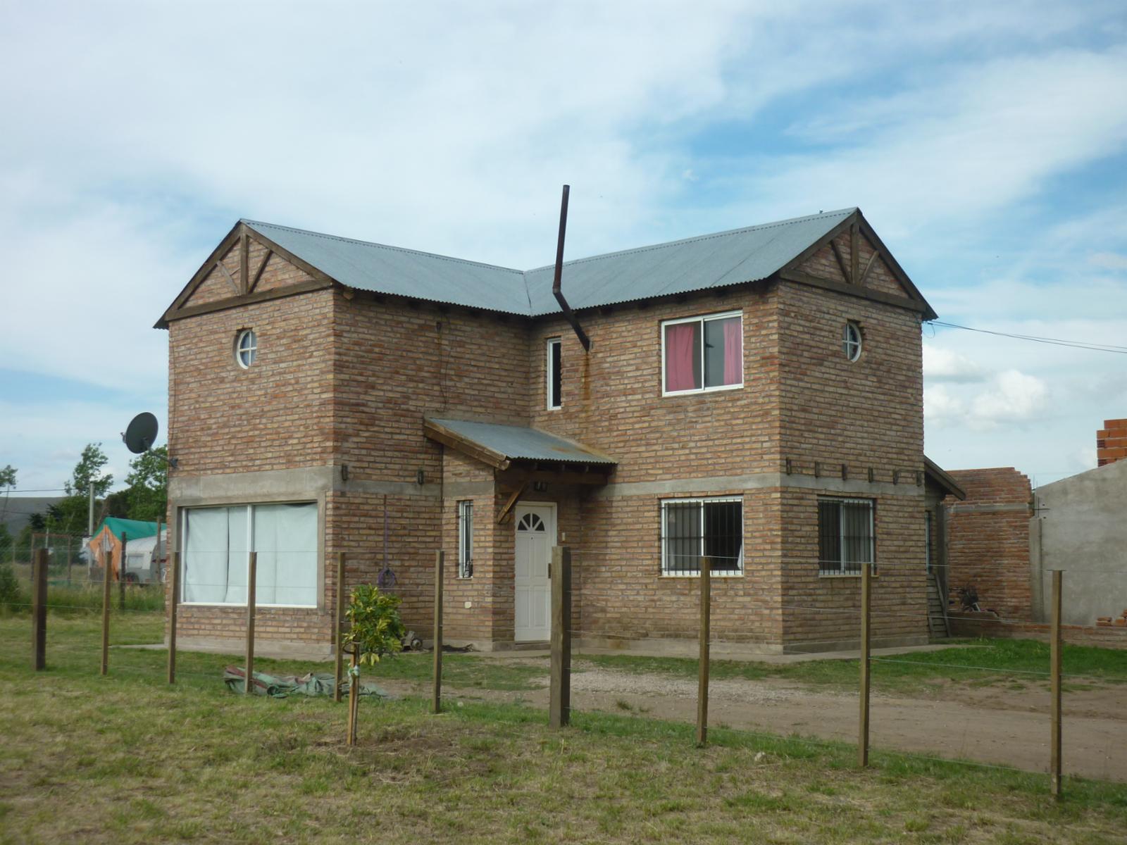 Casa de 6 amb. sobre lote propio.