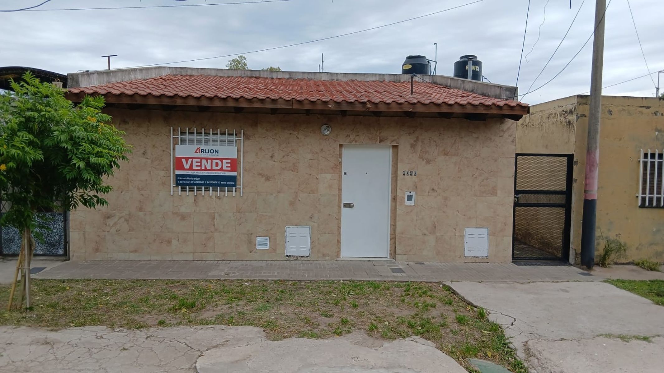 Corrientes 6040 - casa al frente-