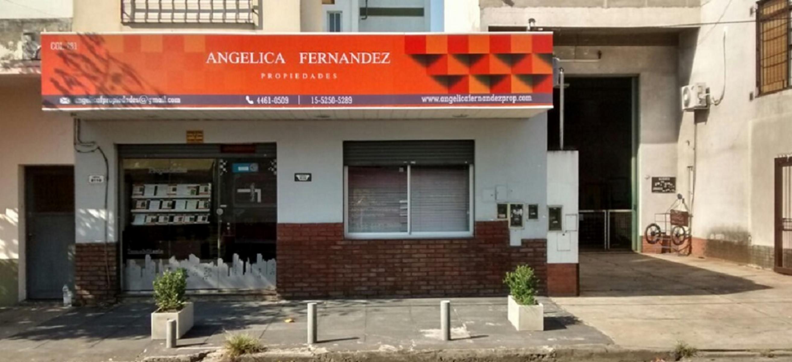 TERRENO 306 MTS.  CONSTRUIDO TRES DEPARTAMENTOS DE 3 AMB. CON  PATIO Y  LAVADERO.