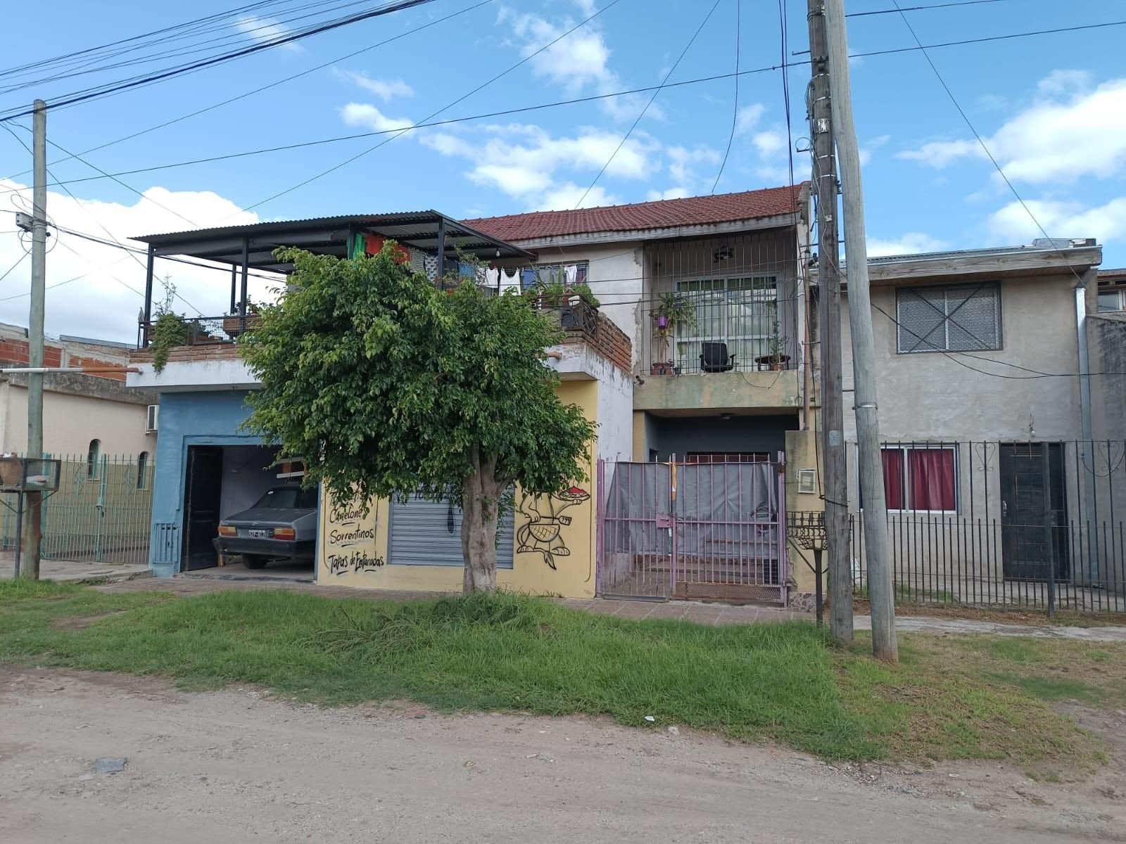 Casa en venta o permuta, de 3 ambientes en Flonecio Varela