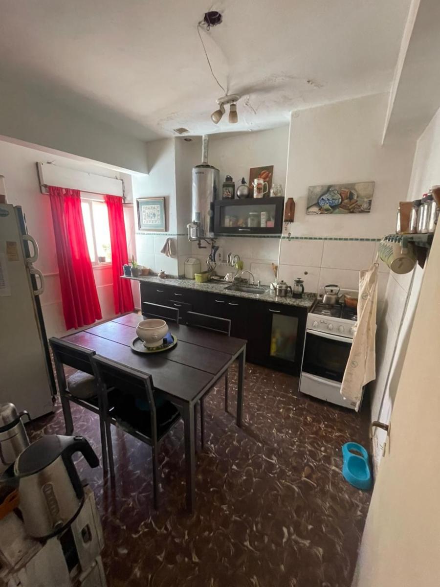 DEPARTAMENTO DE 2 DORMITORIOS EN MICROCENTRO SE ESCUCHA OFERTA