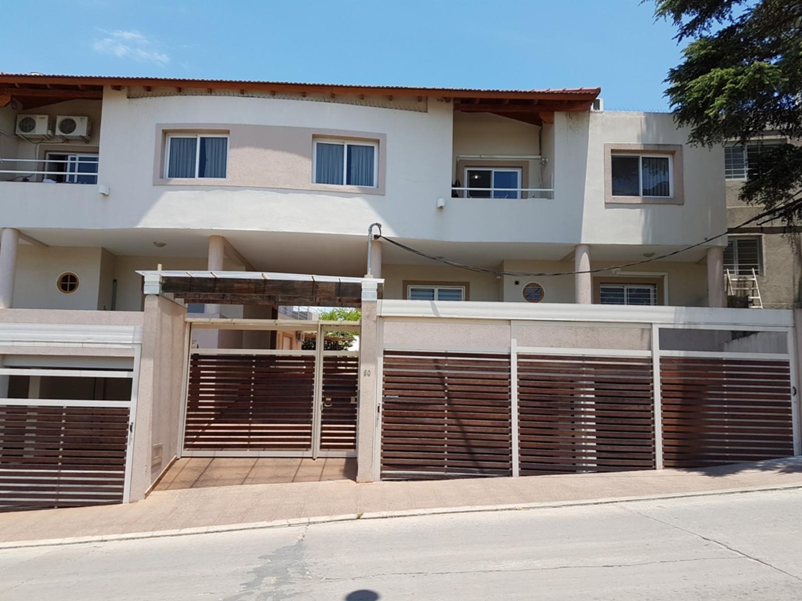 MUY LINDO DEPARTAMENTO EN VENTA EN VILLA CARLOS PAZ - 2 Dormitorios, Gas Natural, Calef. Central.