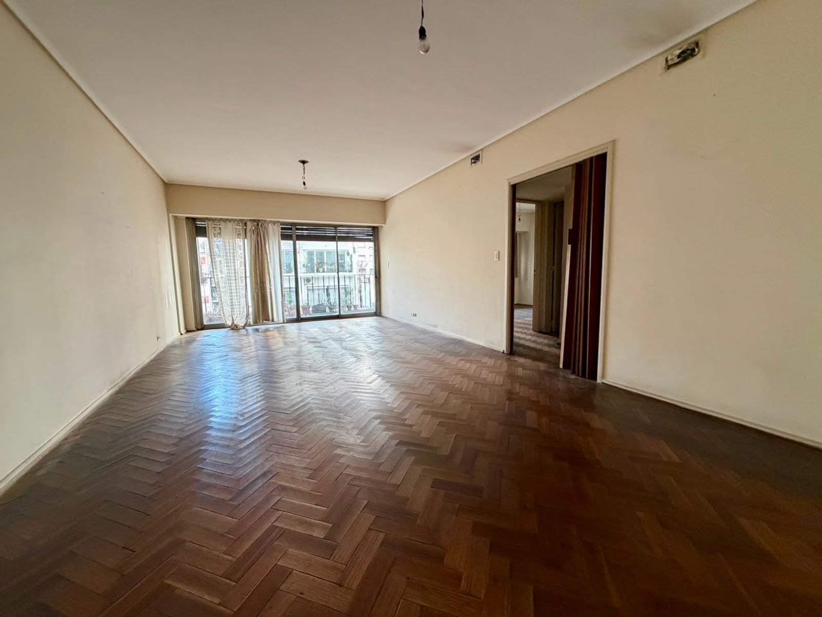 SE VENDE DPTO 4 AMB. CON COCHERA EN RECOLETA