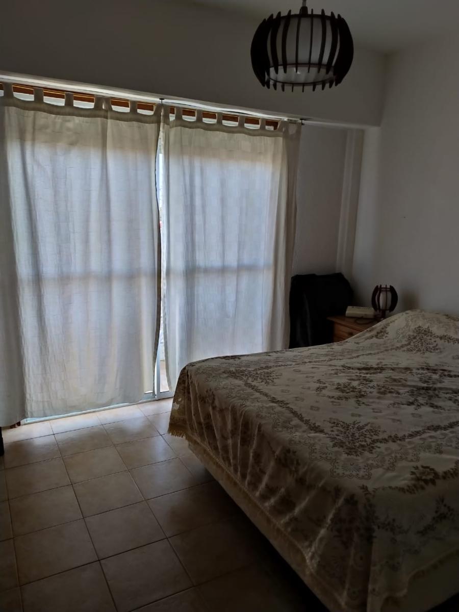 Excelente depto. 2 ambientes en Santa Teresita, Costa Atlántica, zona céntrica, con 2 cocheras y capacidad para 6 personas, totalmente amueblado.