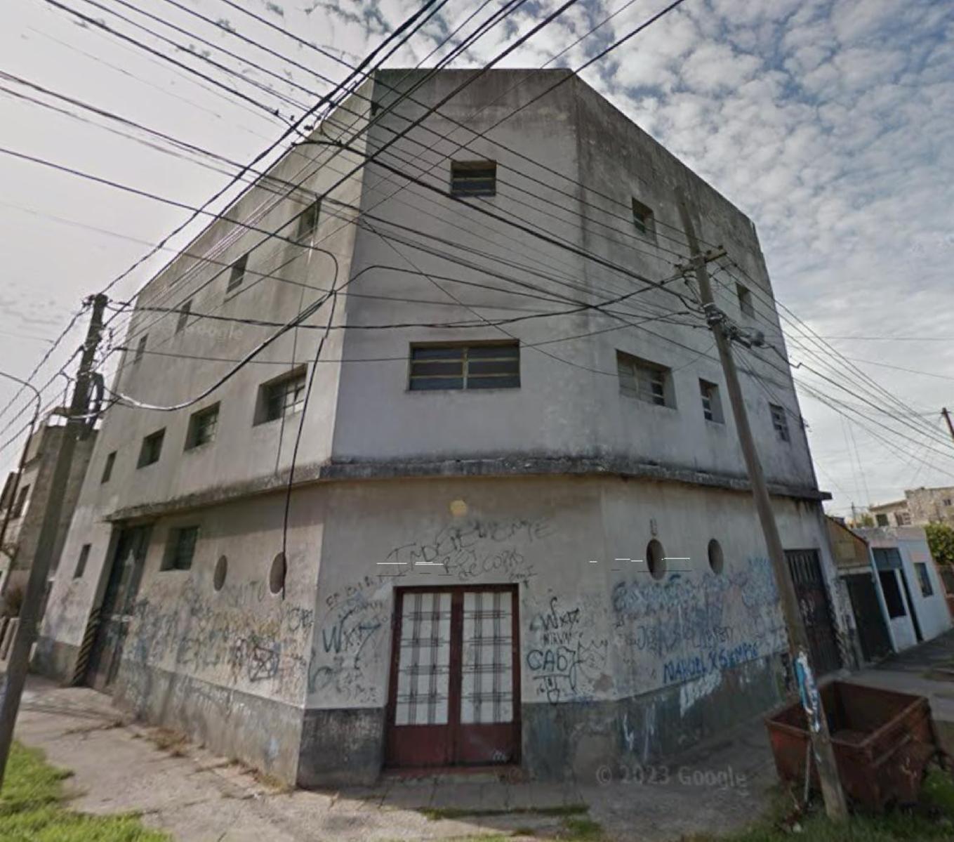 VENTA IMPORTANTE GALPON  CON DEPOSITO, OFICINA Y ADEMAS DPTO DE TRES AMBIENTES