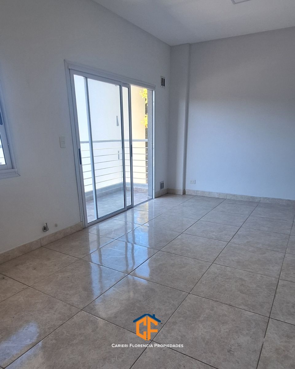 avenida presidente peron 4070 · San Martín — foto 3