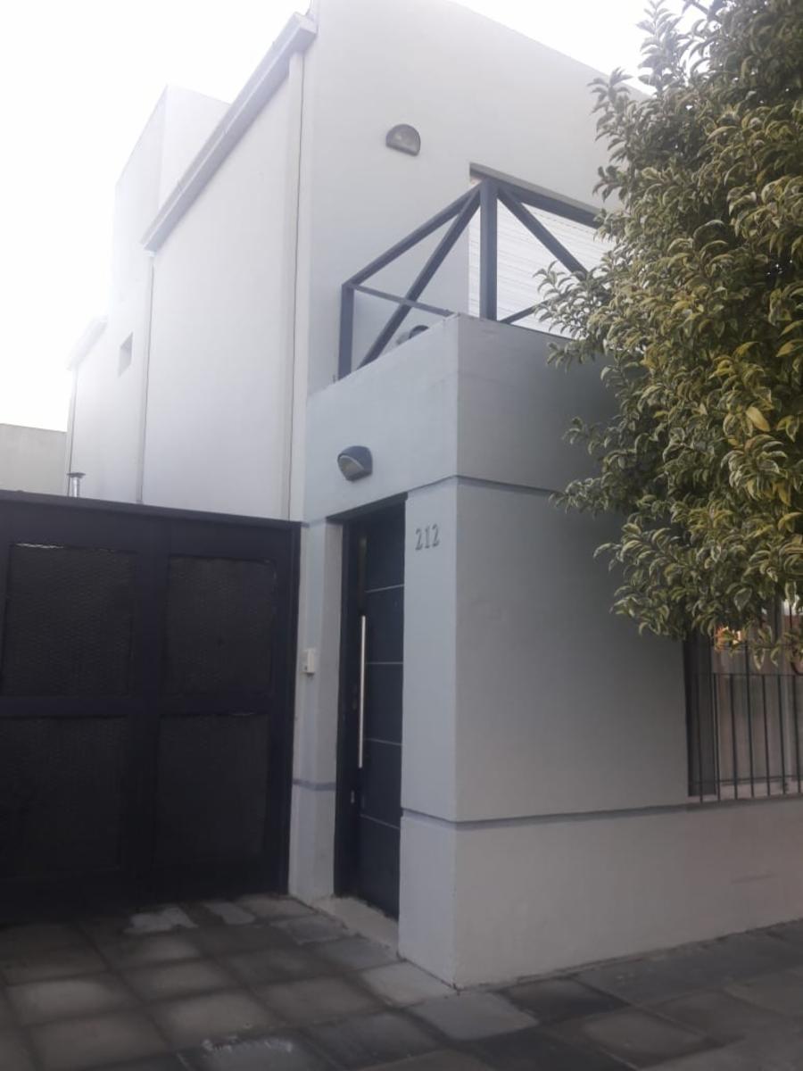 Dùplex en zona Pza. Belgrano,  Construcción de calidad, excelente estado