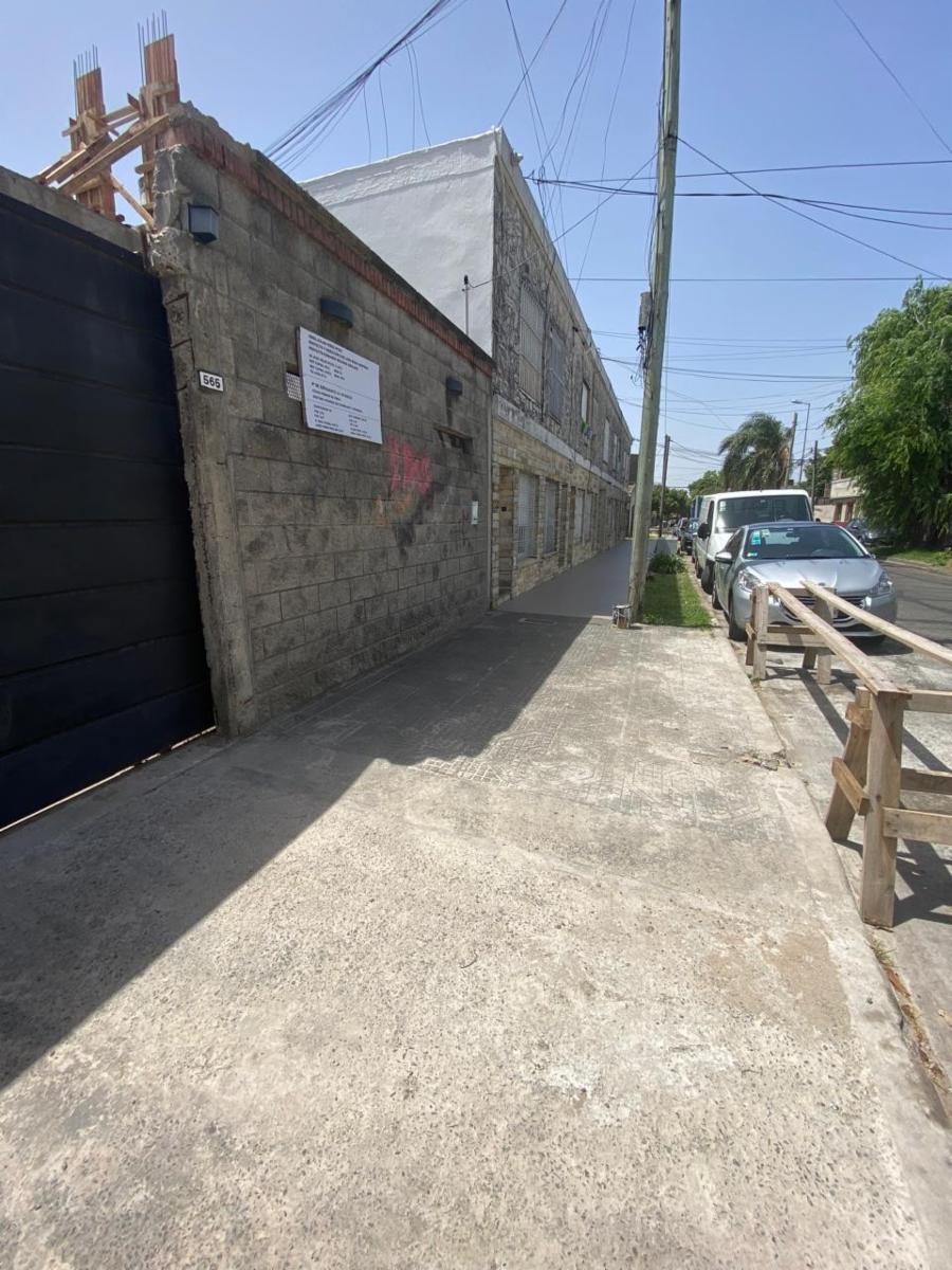 Julian Perez 565 · Morón — foto 3