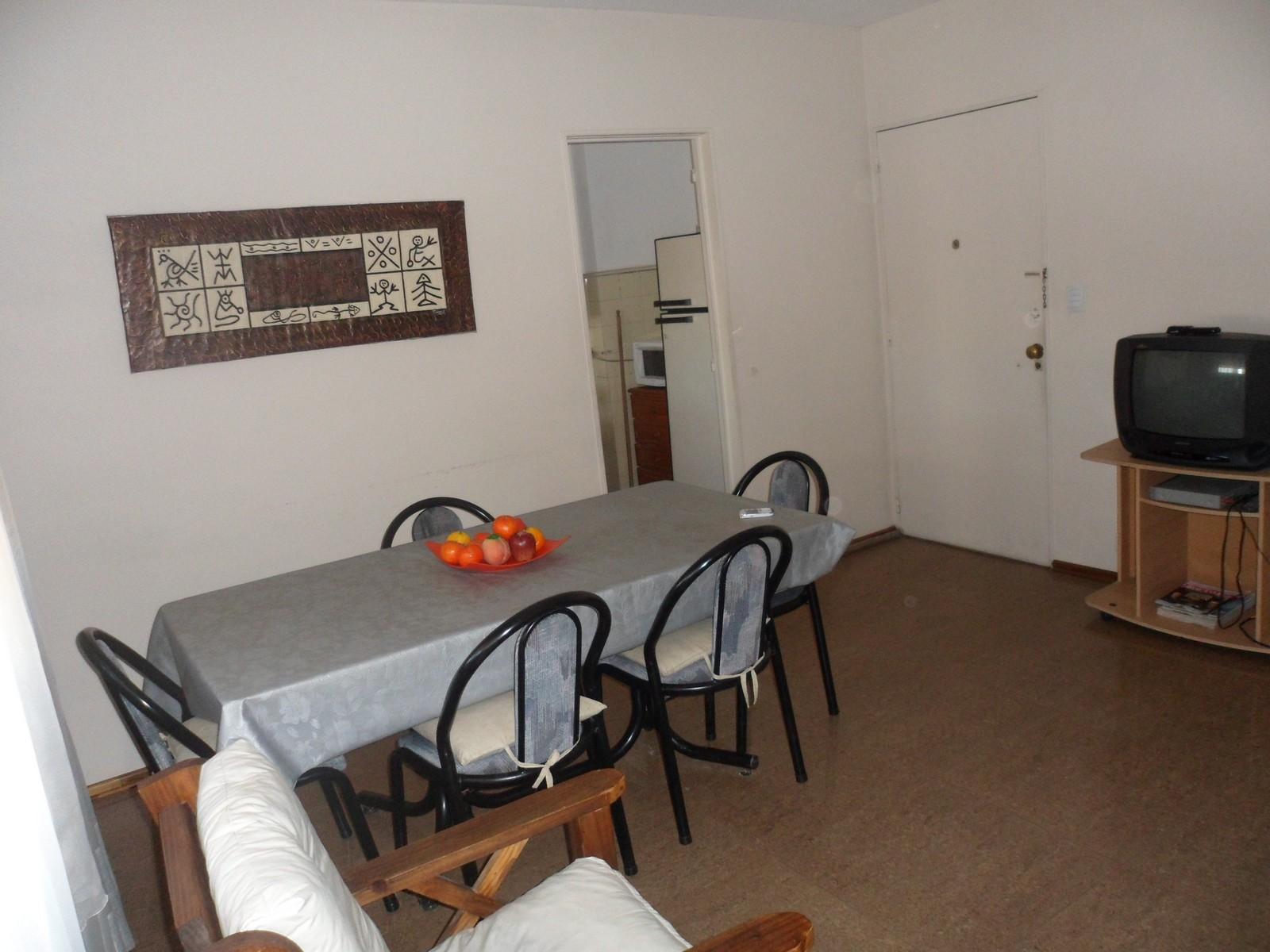 3 ambientens a 5omts del Hospital con seguridad privada nocturna