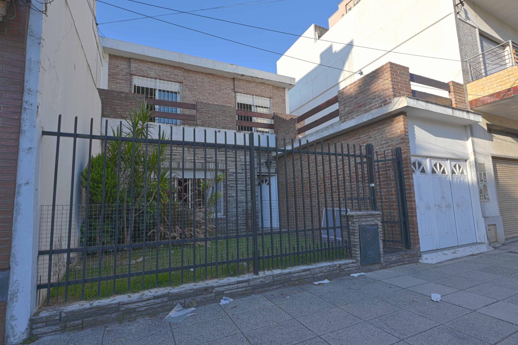 Venta casa americana en la mejor zona de Caseros