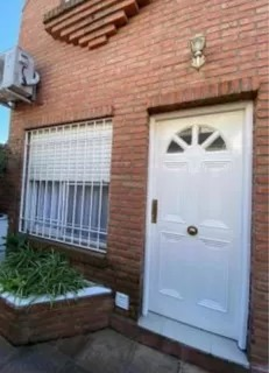 Duplex 3 ambientes con cochera Moron