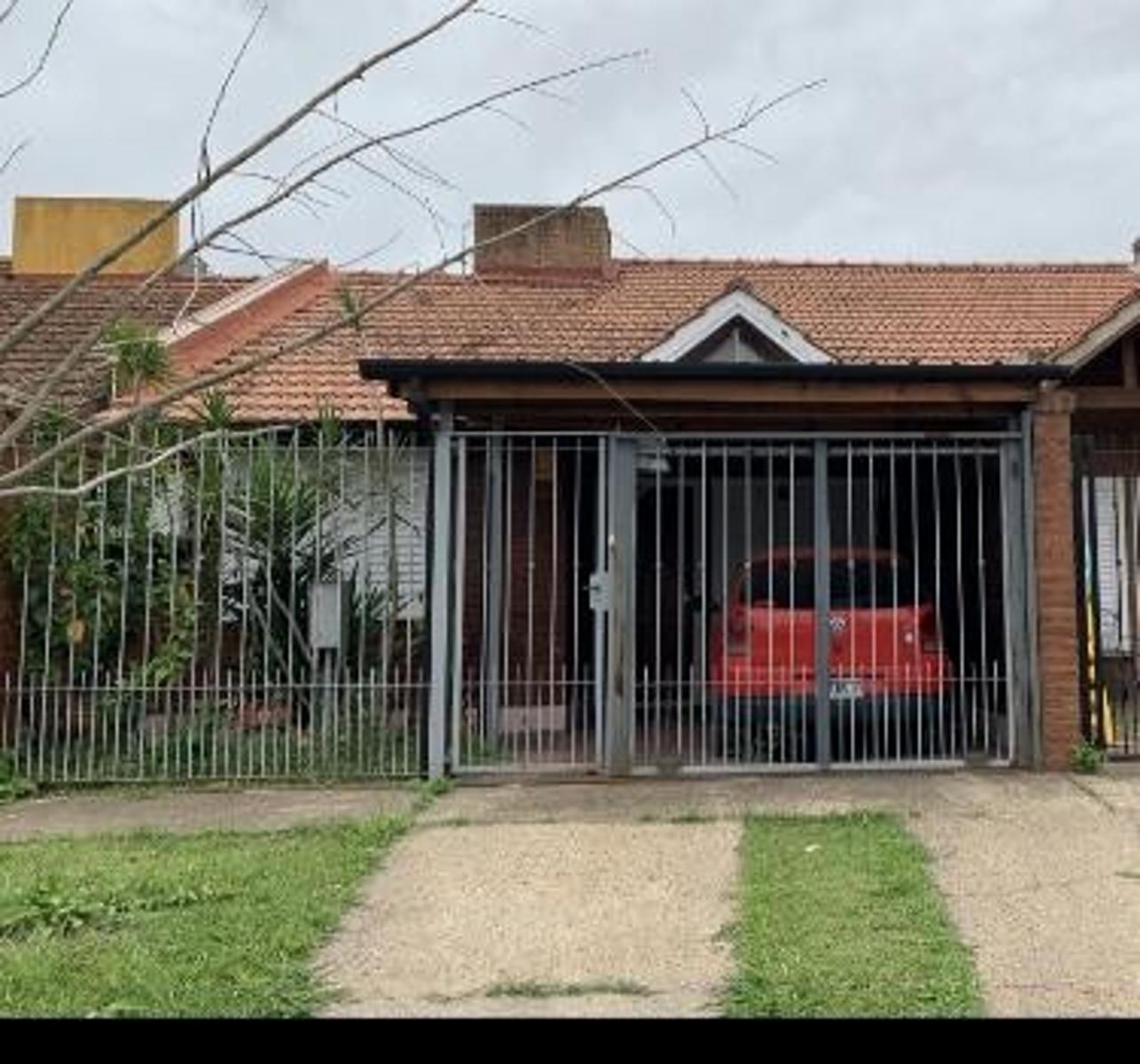 Casa  en venta en  Campana