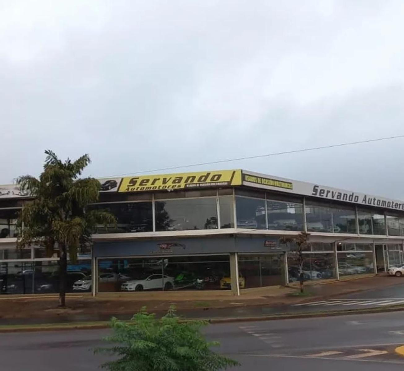 Amplio Local Rotonda Ruta 12 en  Alquiler