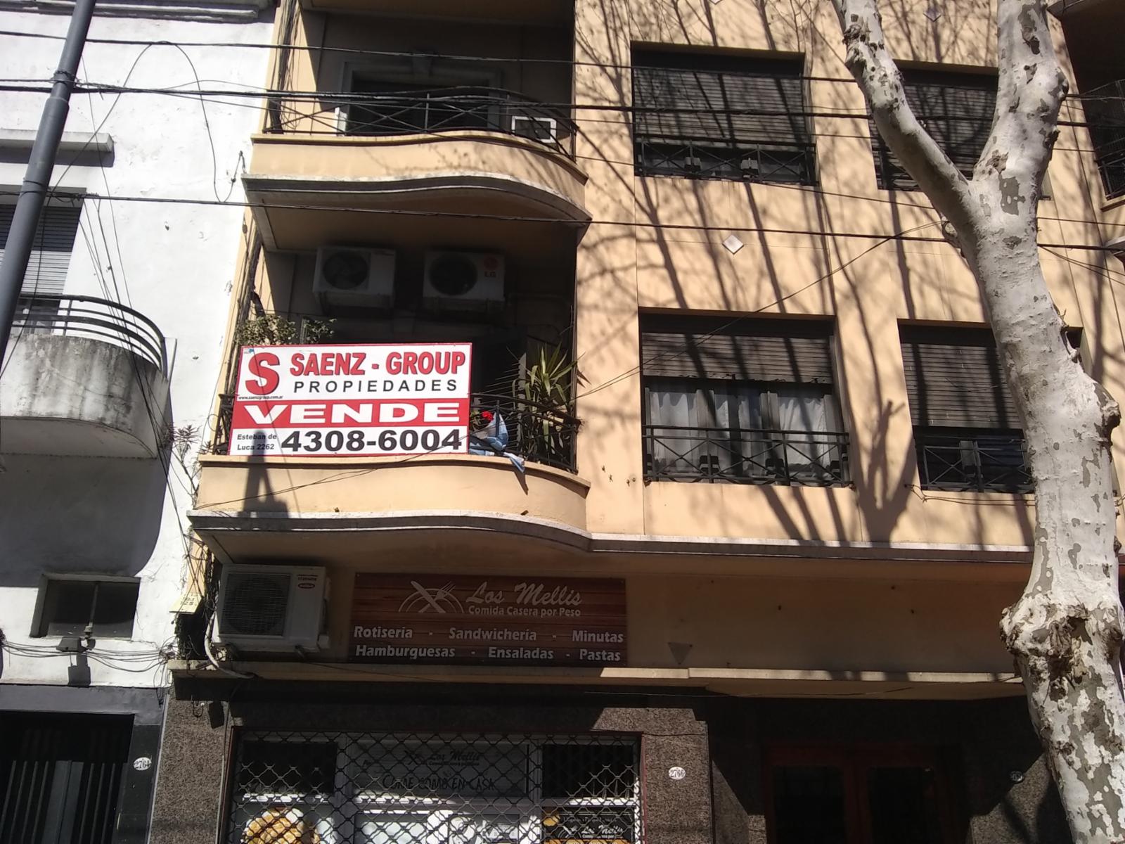 Departamento 3 ambientes al frente con balcón, zona Parque Patricios