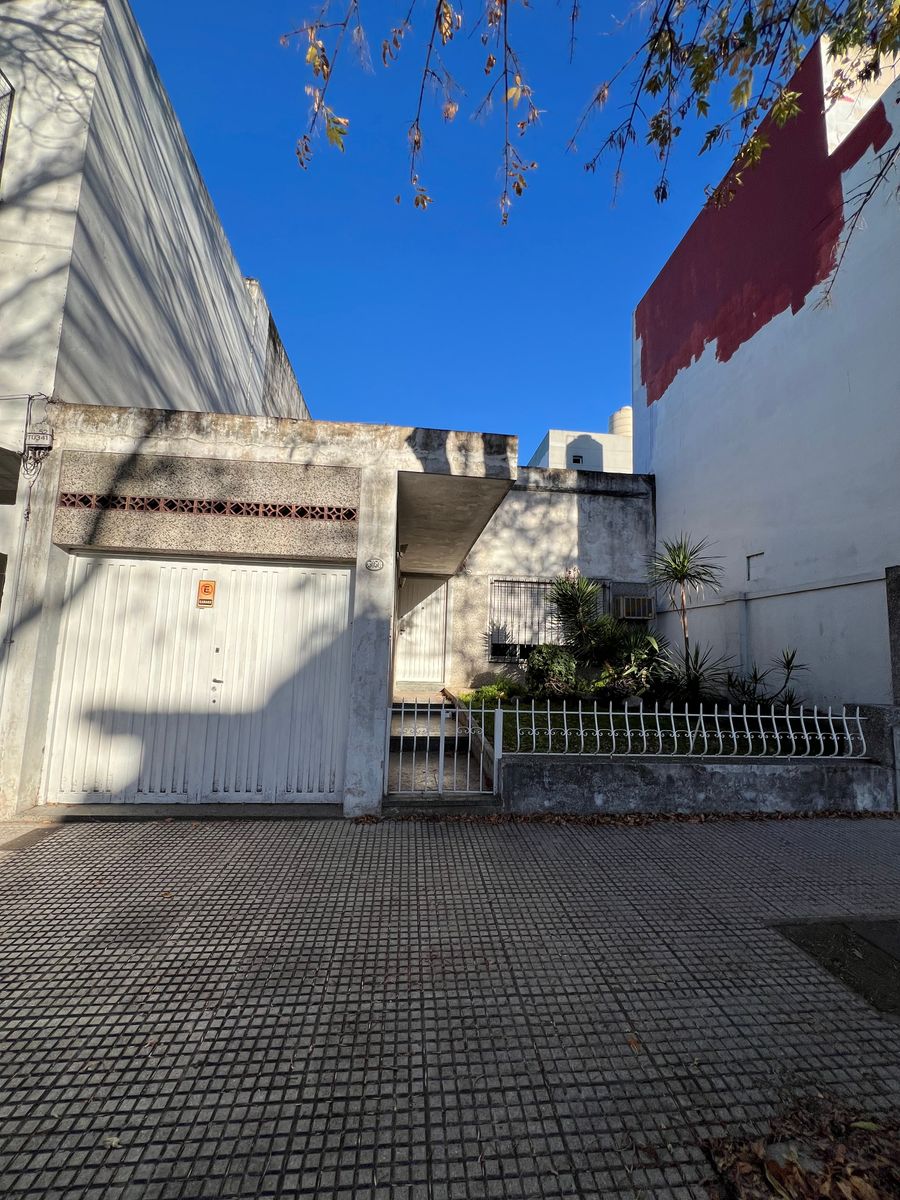 CASA 3 AMB. CON GARAGE A RECICLAR