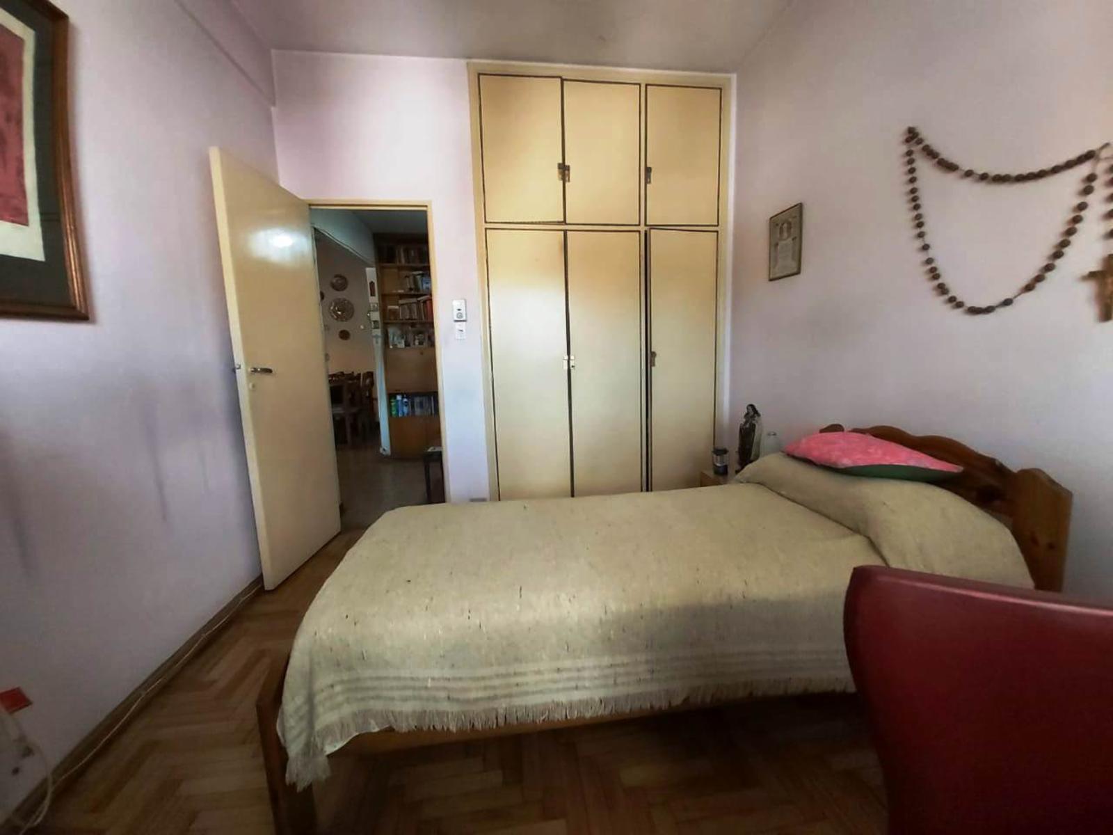GELLY Y OBES 1198 · Morón — foto 11