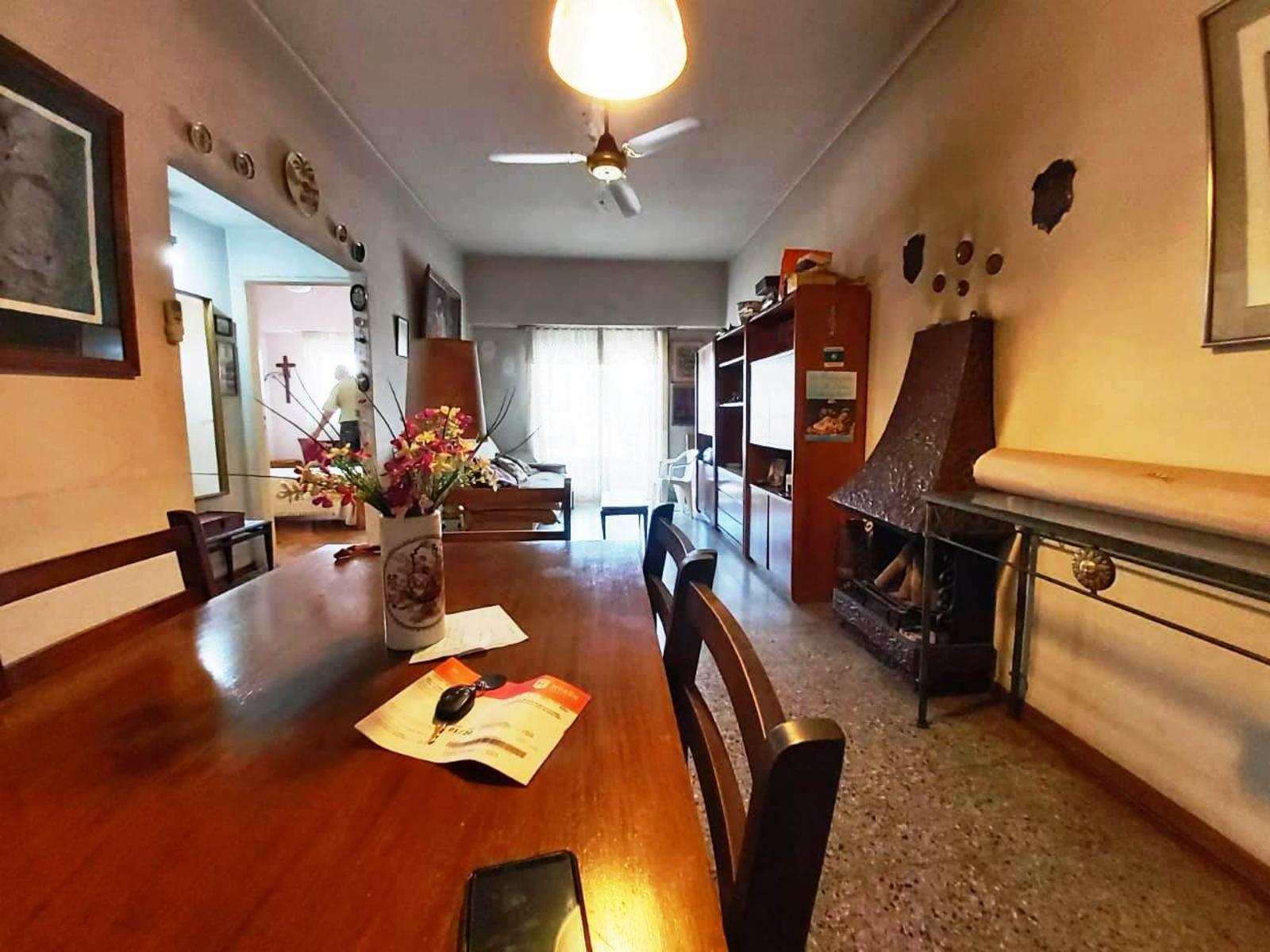 GELLY Y OBES 1198 · Morón — foto 4