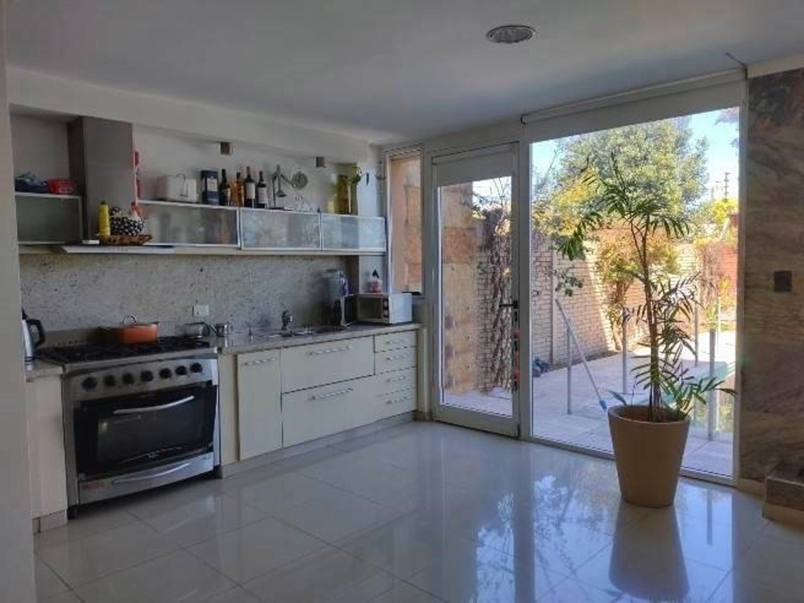 Malharro 2100 · Almirante Brown — foto 3