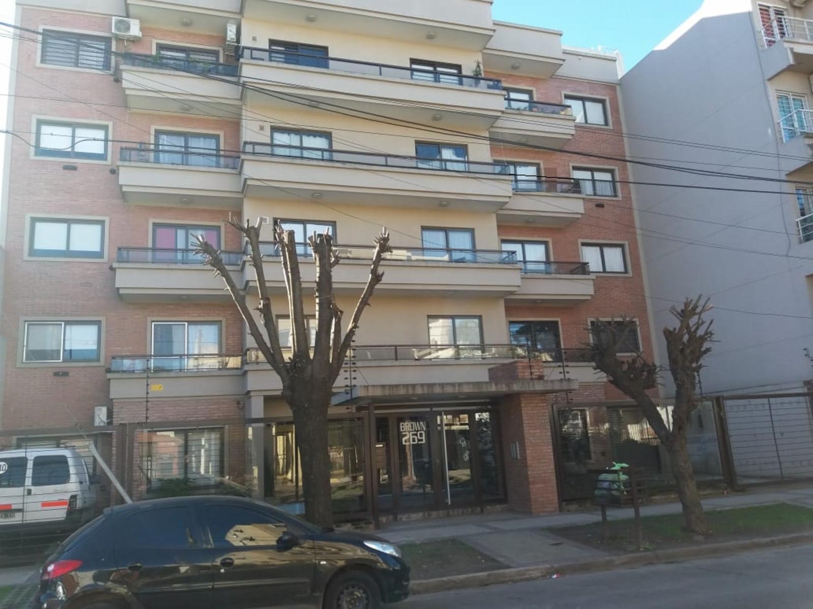 INVERSIONISTAS Y EXIGENTES - DEPARTAMENTO 2 AMBIENTES. C/ COCHERA AMPLIA EN EDIFICIO DE CATEGORÍA - PRECIO CONTADO CONVERSABLE Ó ADELANTO 70  Y CUOTAS SIN INTERES