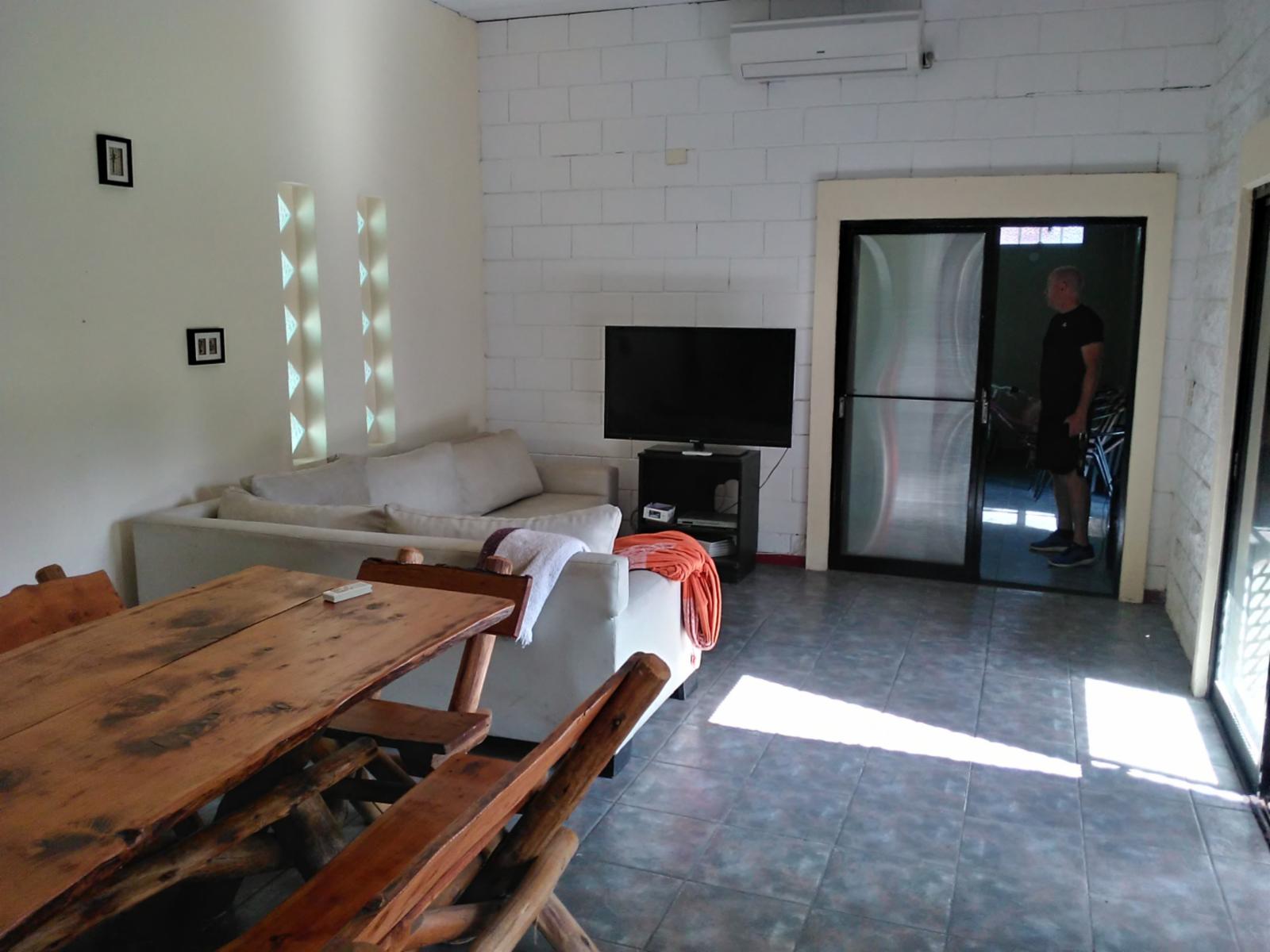 Del Malambo Y F. Leloir · Ituzaingó — foto 6