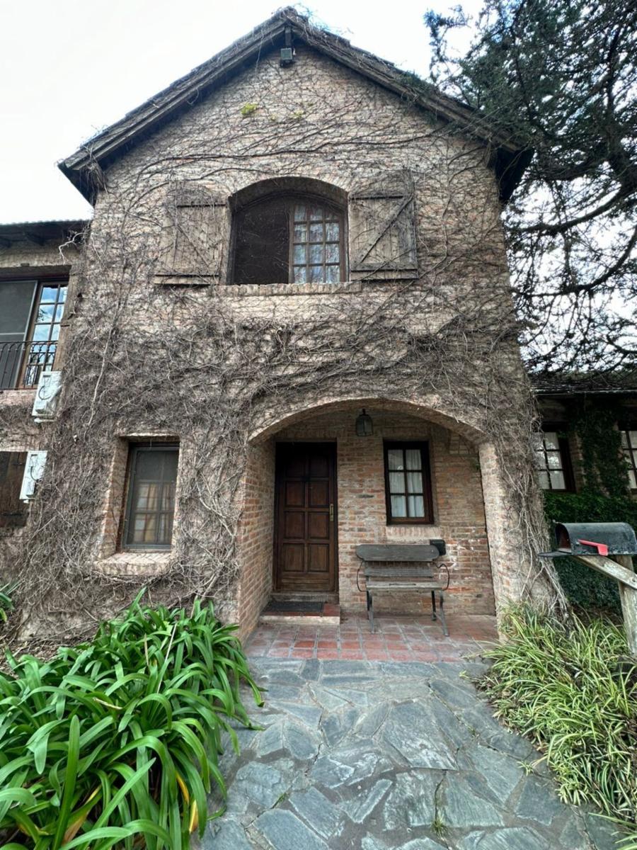 Casa de cinco ambientes a la venta en Muñiz