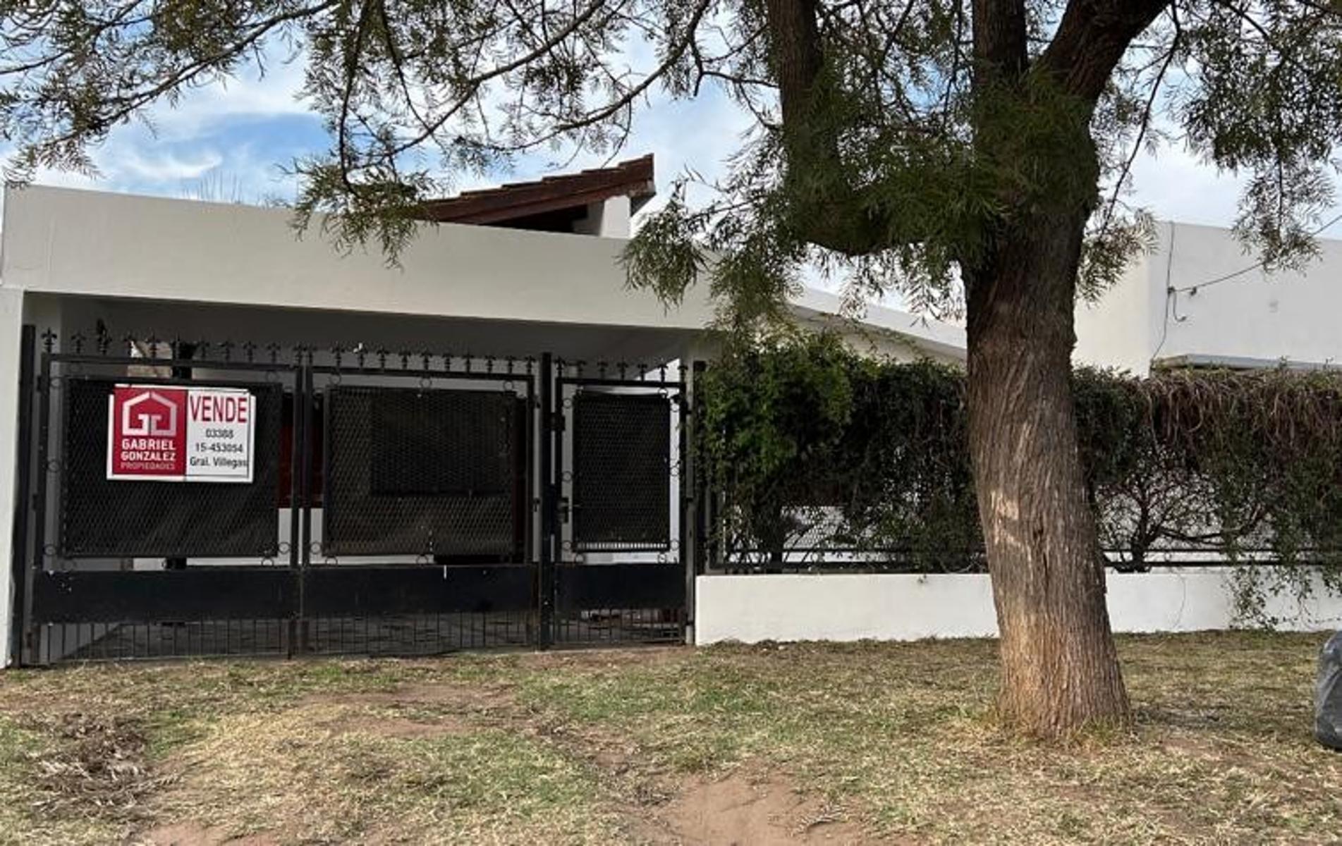 Casa de dos dormitorios. Lote de 10x60.