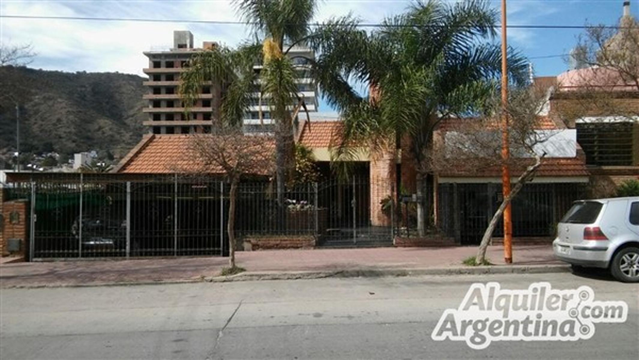 A 4 CUADRAS DE PLENO CENTRO. CALLE AVELLANEDA · Punilla — foto 32
