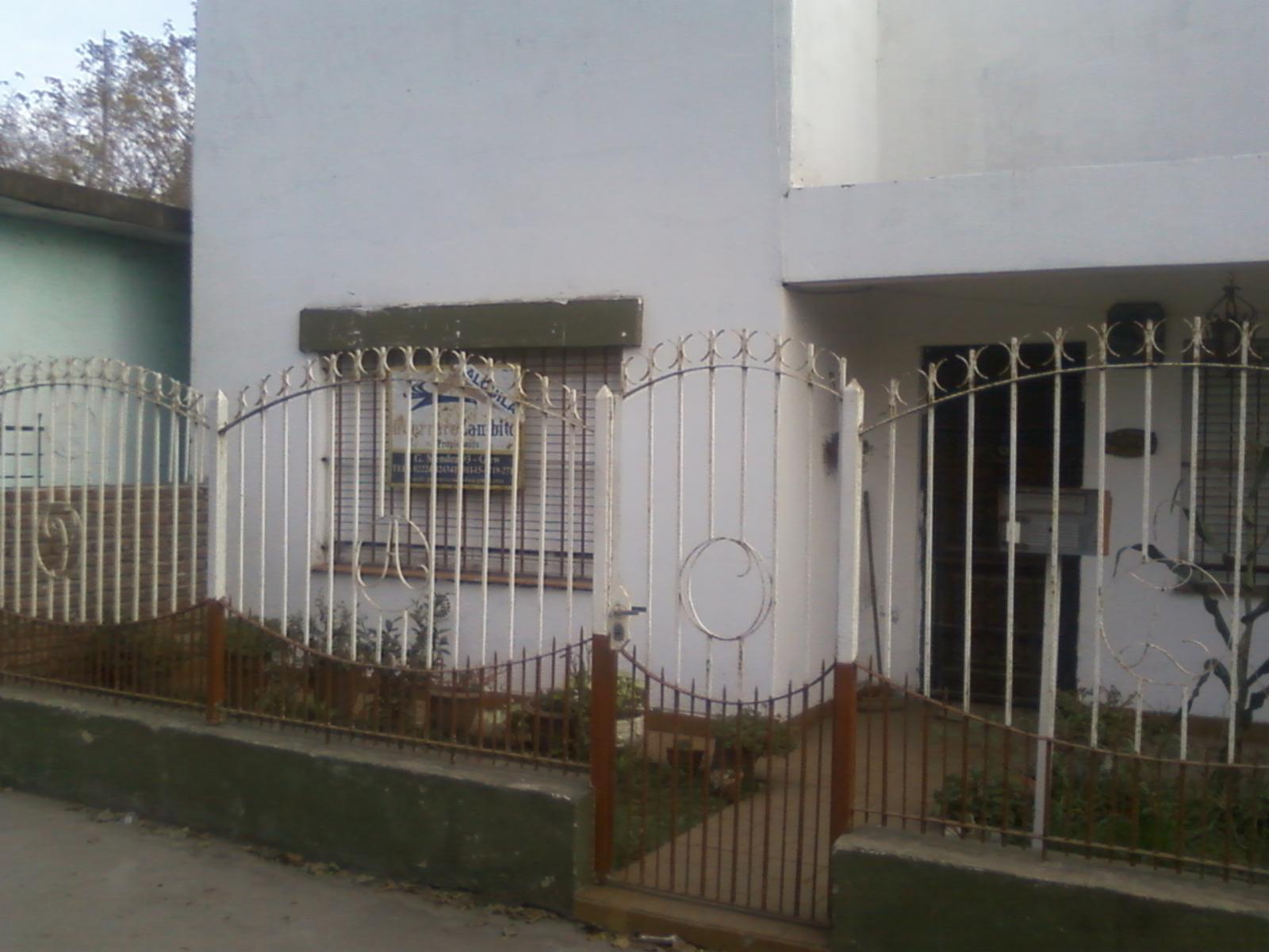 Casa americana en buen estado con 2 dormitorios en Barrio Almafuerte