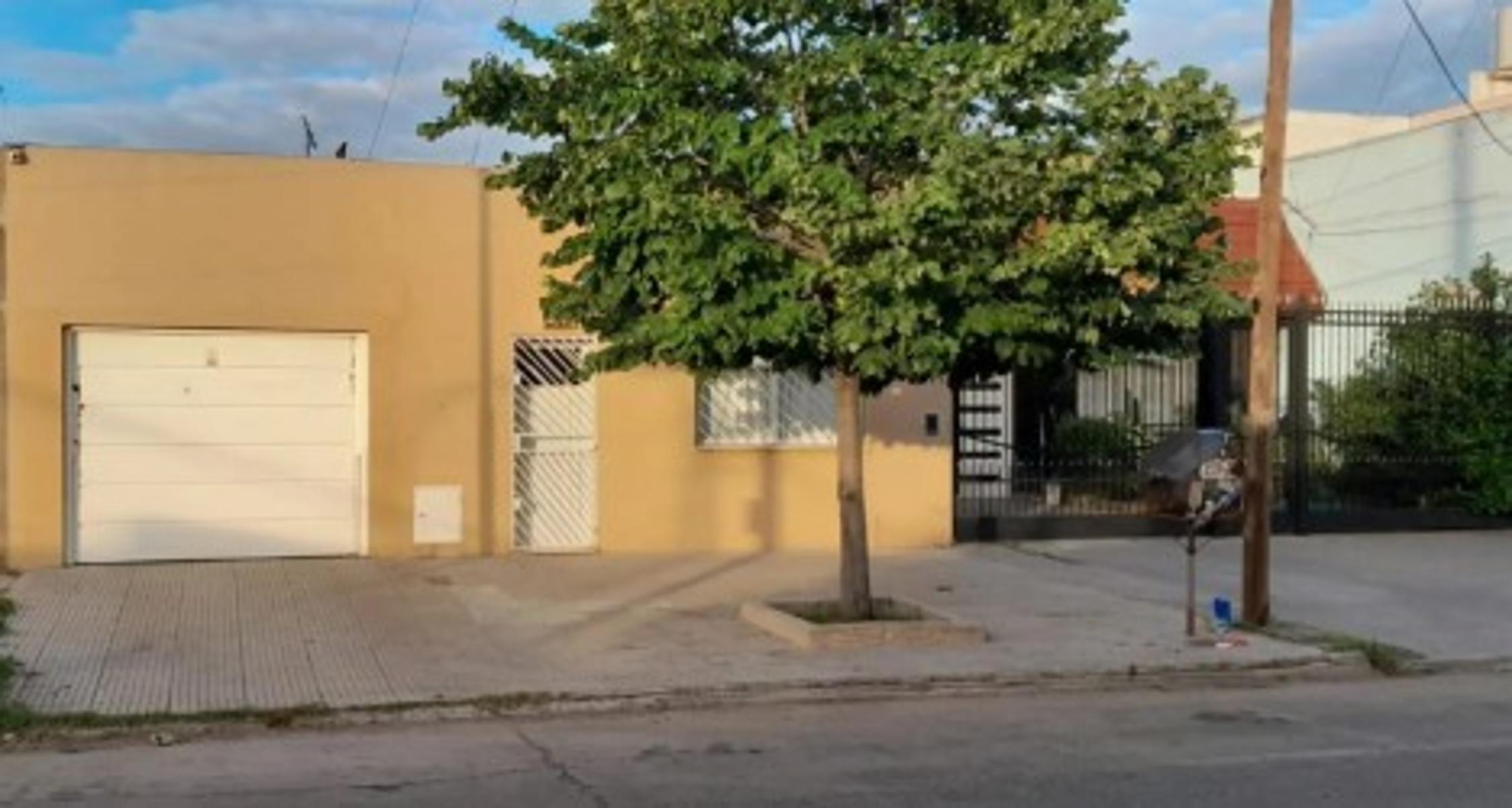 CASA 3 AMBIENTES MAS DEPTO y COCHERAS