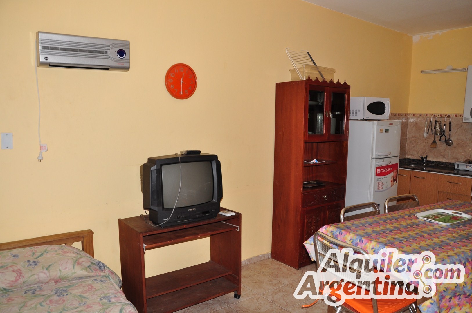 DOS CHALET CON PARQUE AMPLIO - PISCINA - COCHERA. PARA 16 PERSONAS