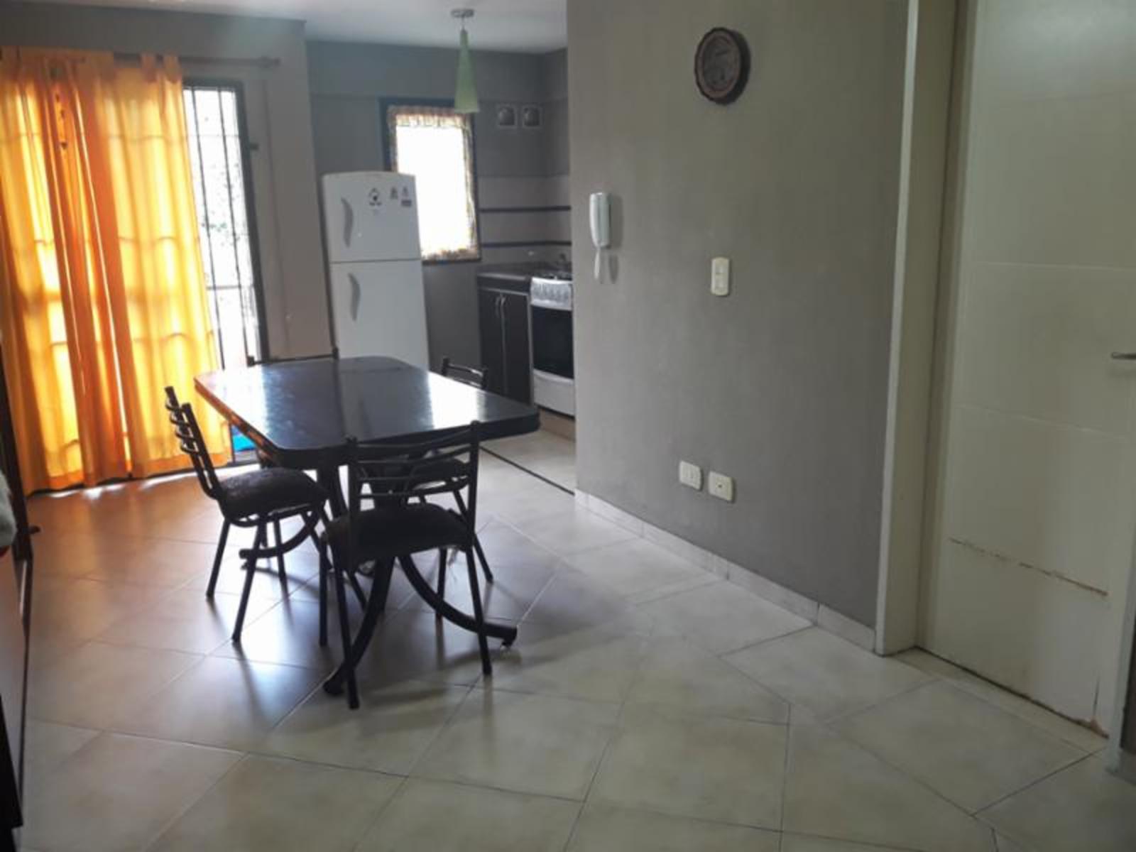 Castelli 83 · Morón — foto 3