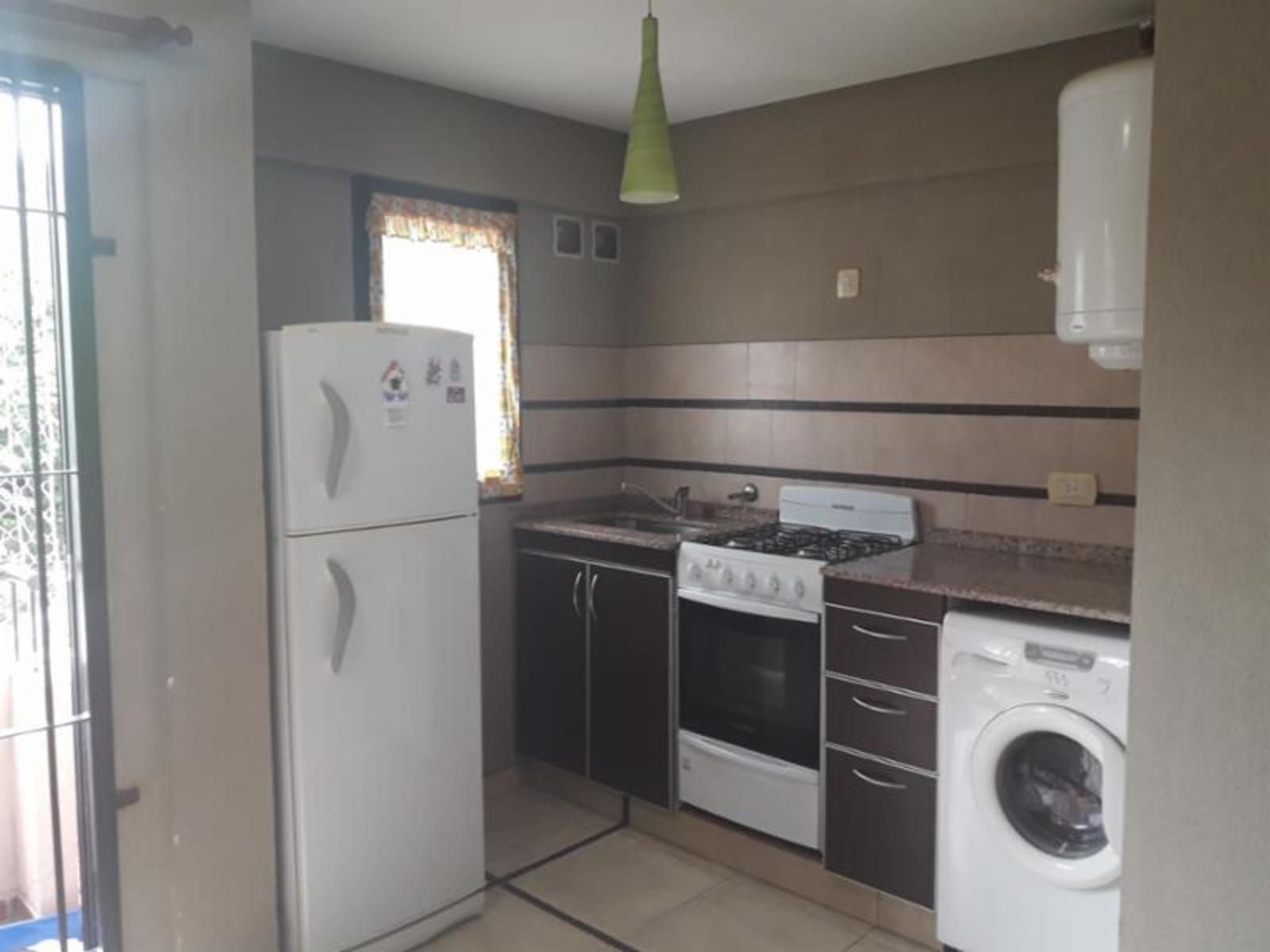 Castelli 83 · Morón — foto 4