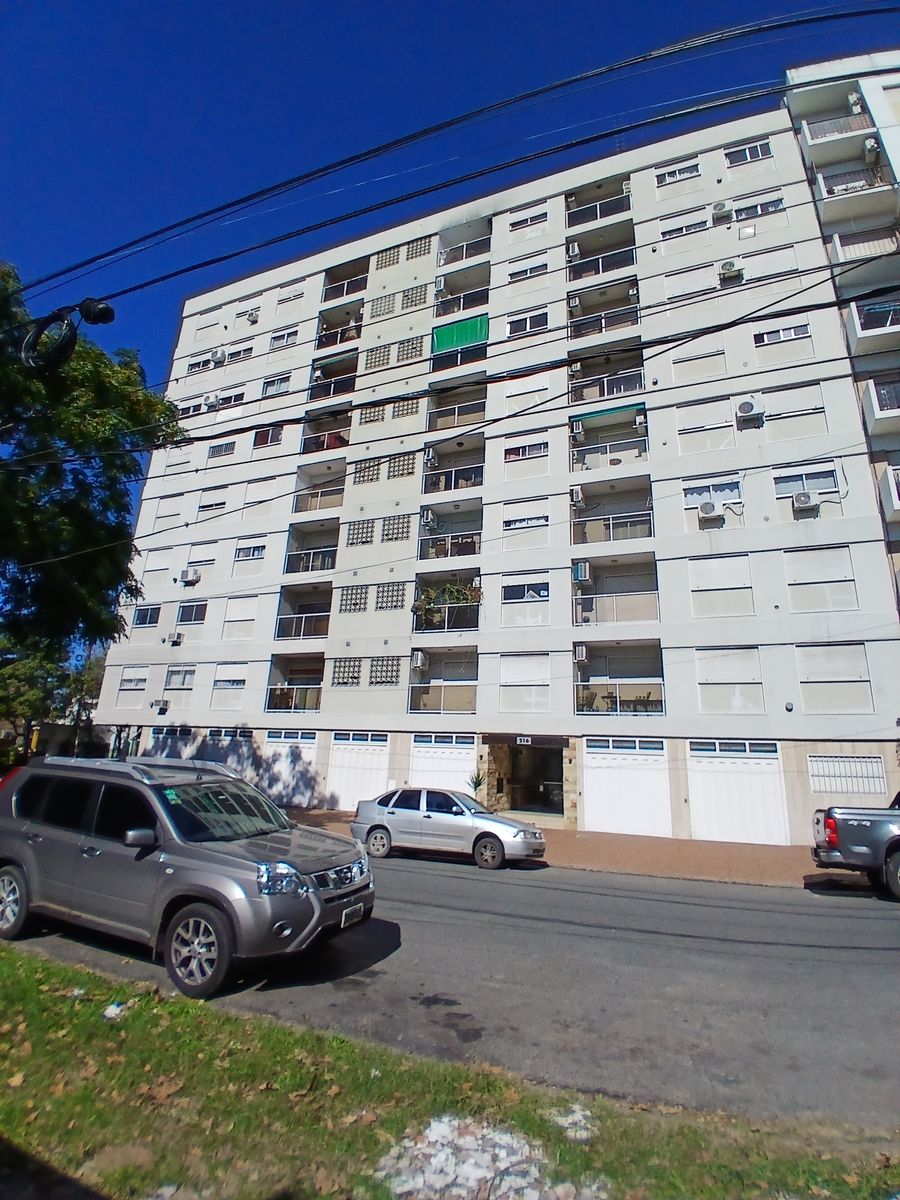 DEPARTAMENTO 3 AMBIENTES AL FRENTE, CON BALCÓN, 2 BAÑOS, COCHERA
