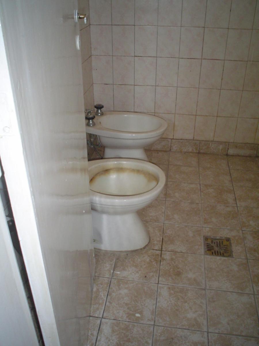 Casa de cuatro ambientes a la venta en José C Paz