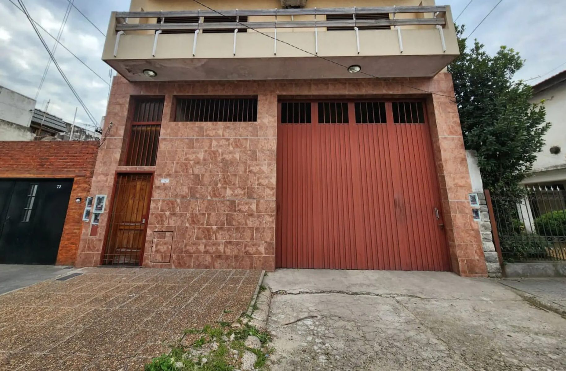SE VENDE Galpón/Depósito + Dpto en planta alta. en LOMAS DEL MIRADOR