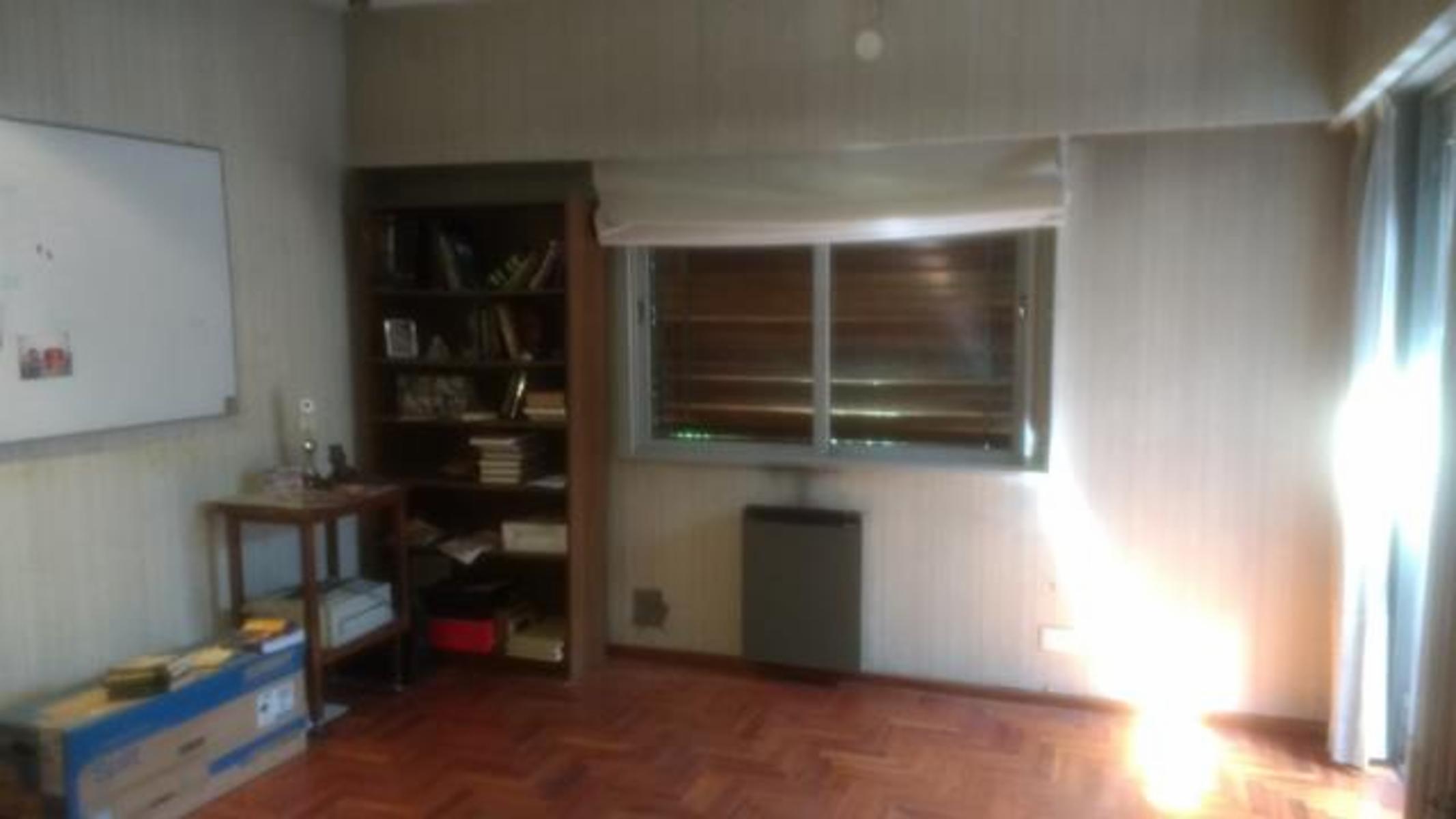 SOLIDA CASA 5 AMBIENTES SOBRE 2 LOTES C/EXCELENTE UBICACION (CAAGUAZU 1400) C.MADERO
