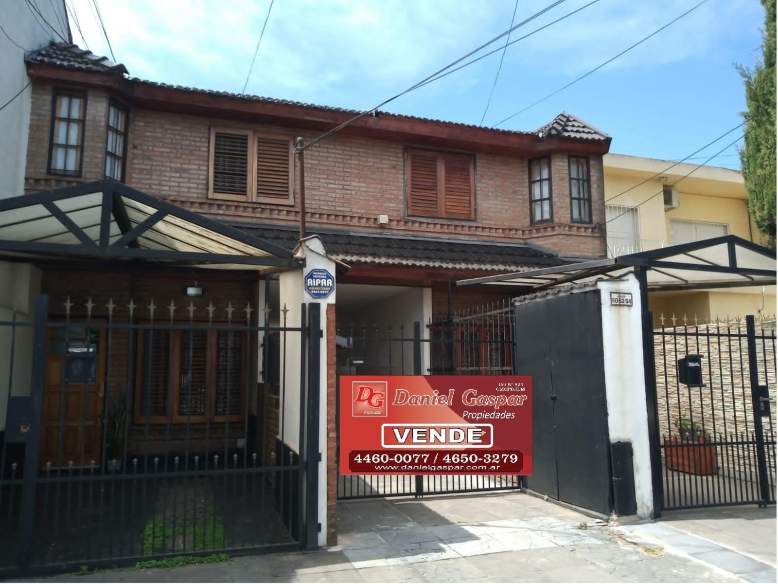DUPLEX 2 I/2 AMB. ENTRADA DE AUTO/PATIO Y PARRILLA/