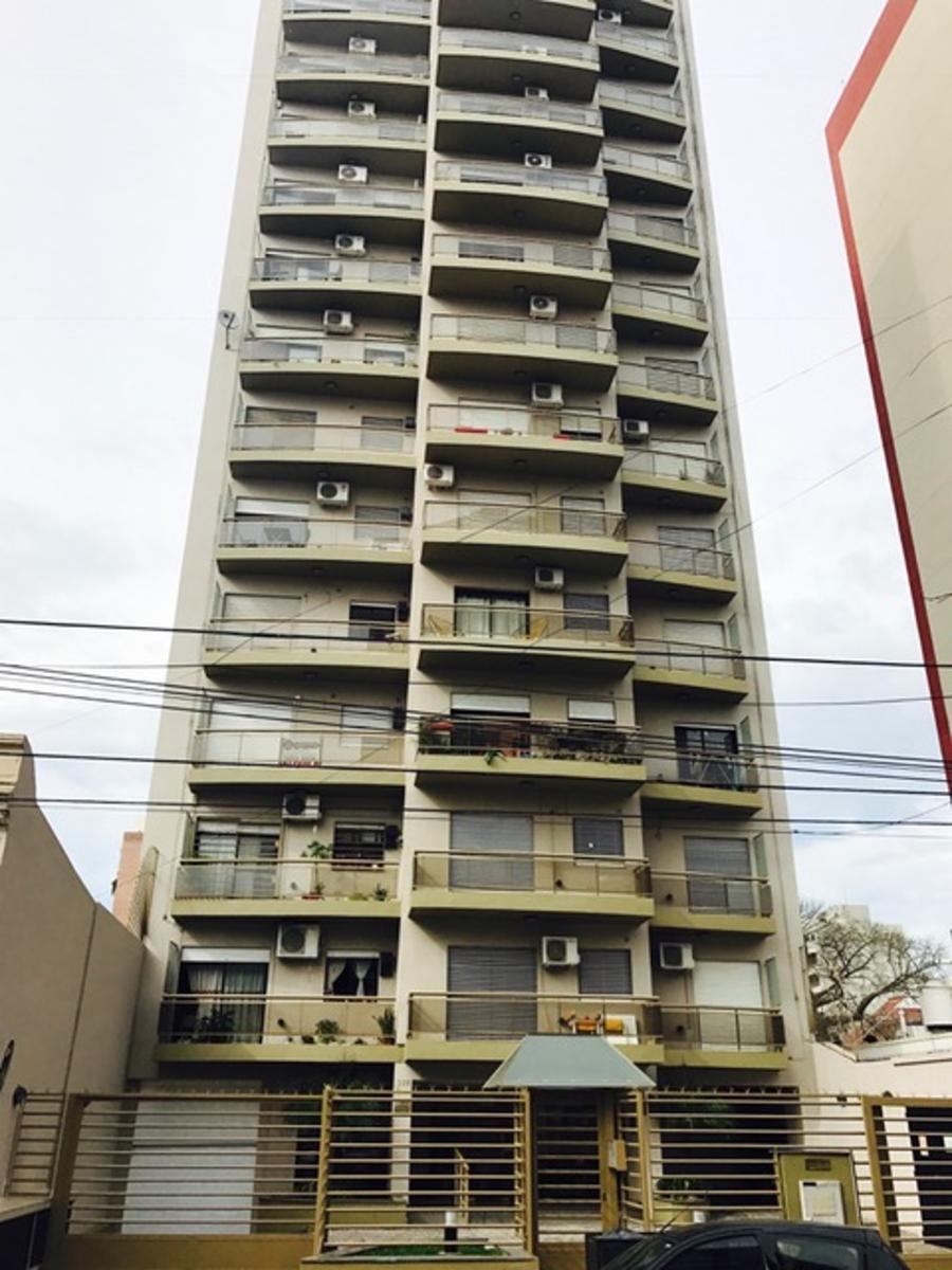 Semipiso de 3 ambientes en Quilmes centro.