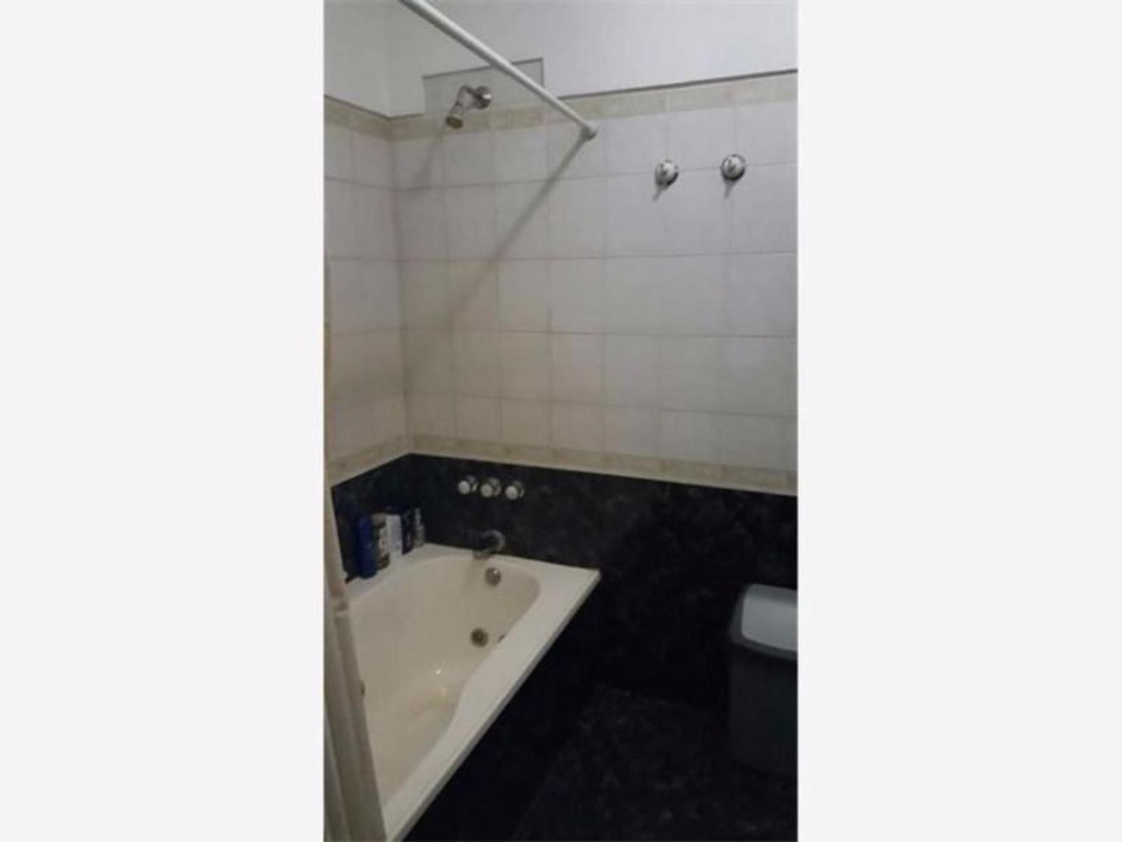 SUIPACHA 300 · Morón — foto 11