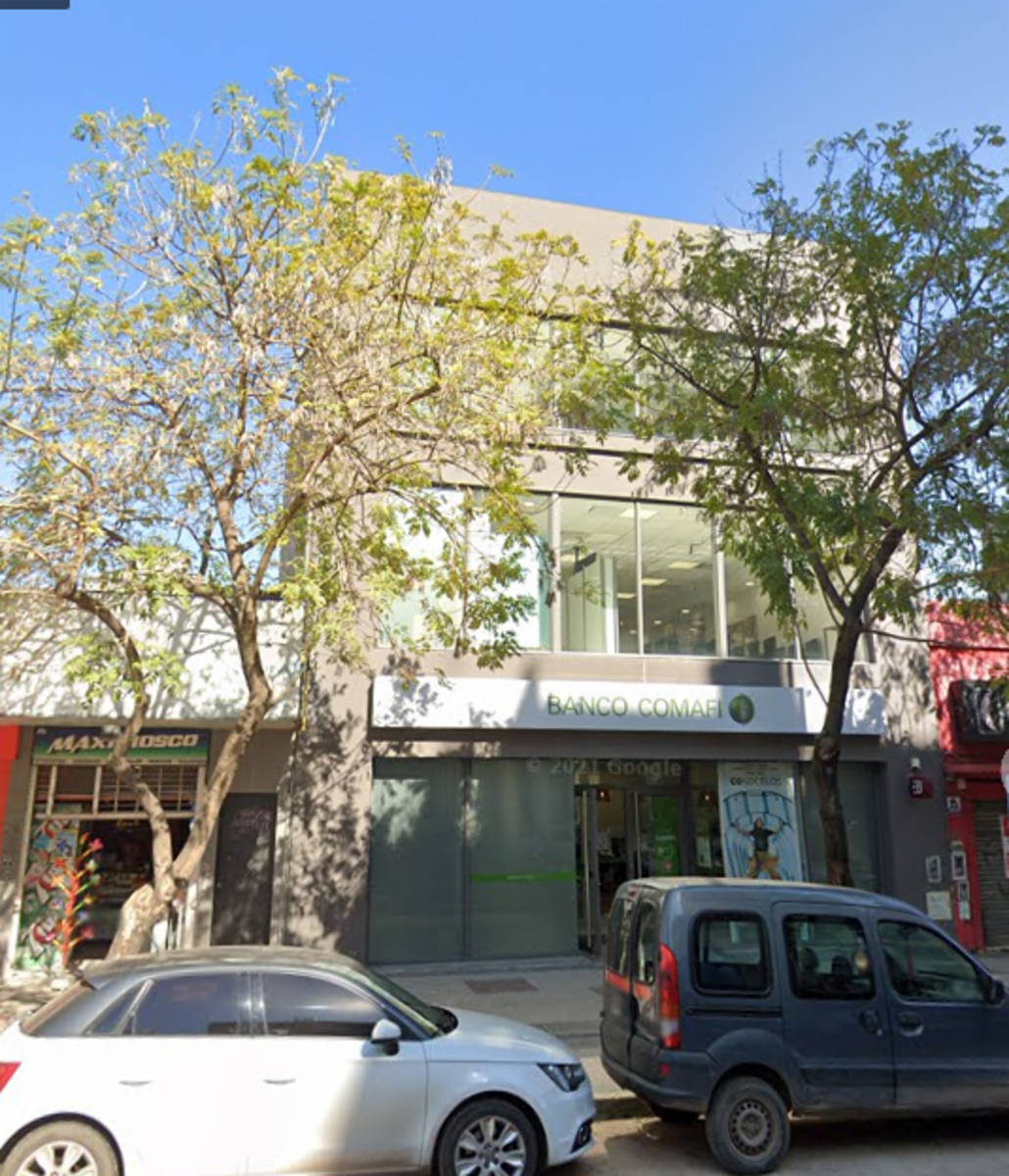 Excelente local  en Av. Perón a la venta