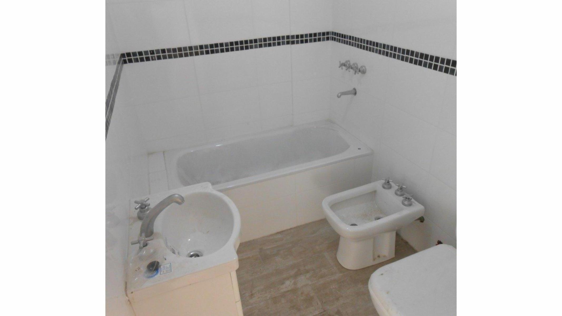 Juan Jose Castelli 200 · Morón — foto 14