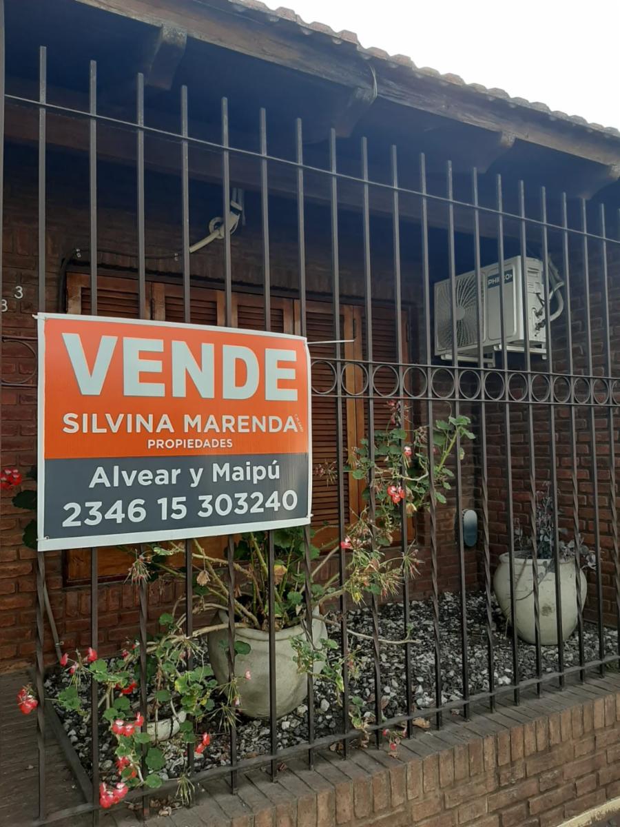 Hermosa casa sobre terreno de 333 mts. ubicada sobre avenida.