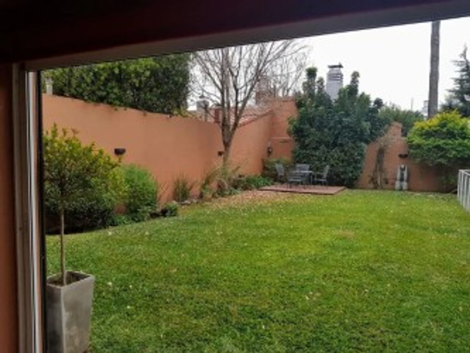 LAS BASES 874 · Morón — foto 5