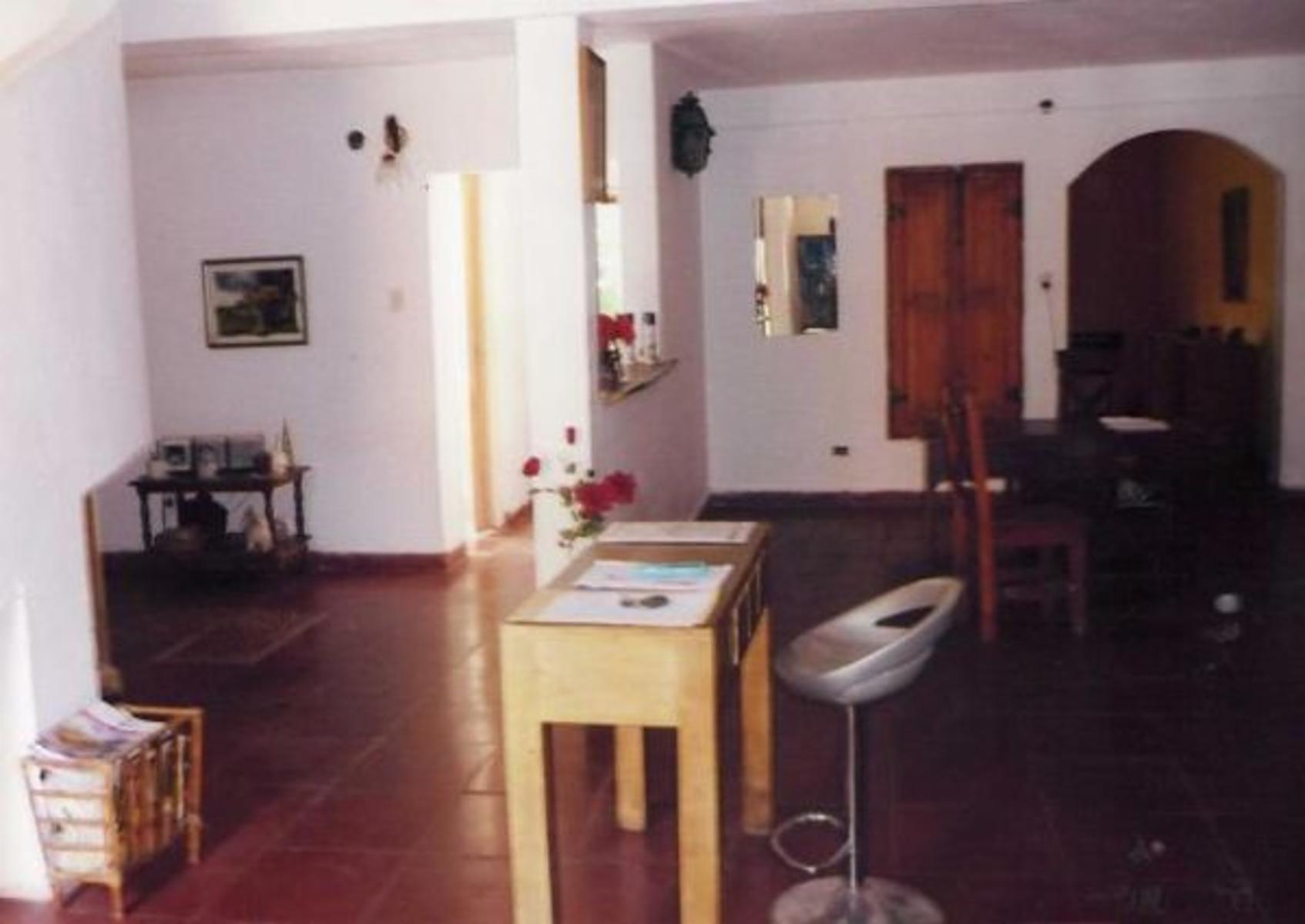  Casa en Venta en General Las Heras, Interior Buenos Aires

