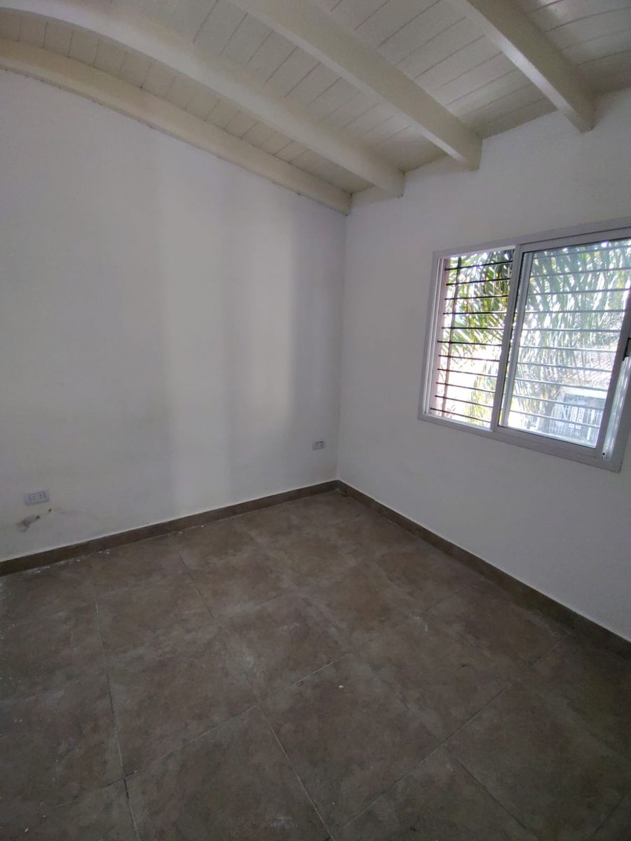 Parana 617 · Morón — foto 3