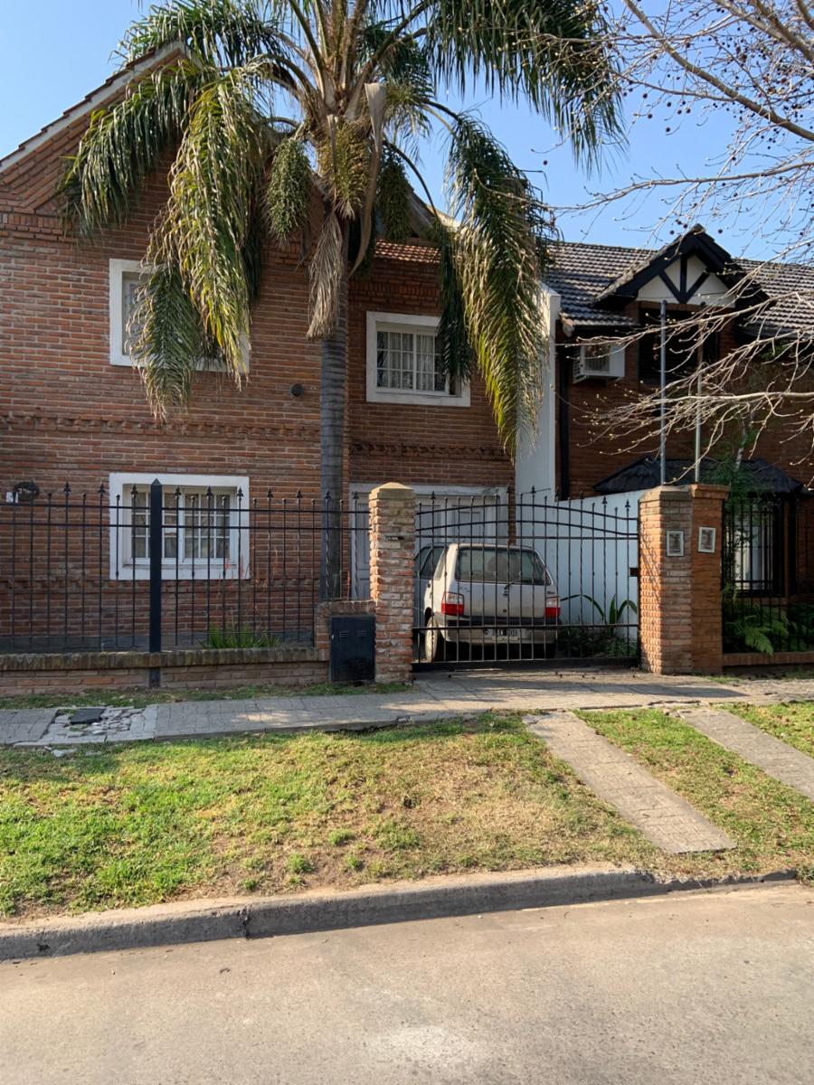Venta Chalet s/ Piccione(barrio cerrado)s/ lote de 294 m2
