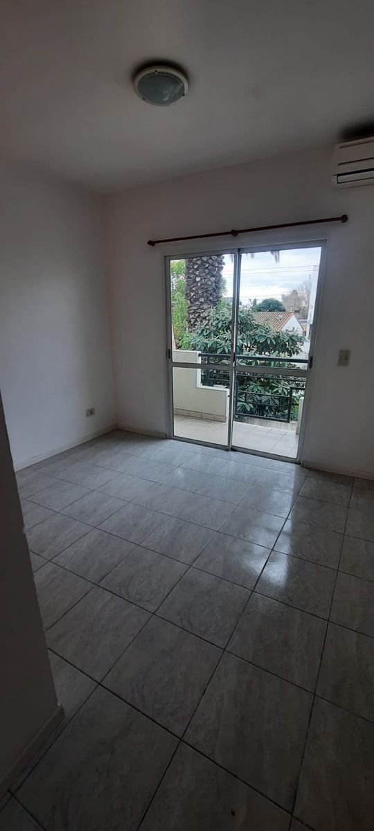 VENTA  Departamento 2 Amb 1° Piso Por Escalera Luzuriaga posiblefinanciación .