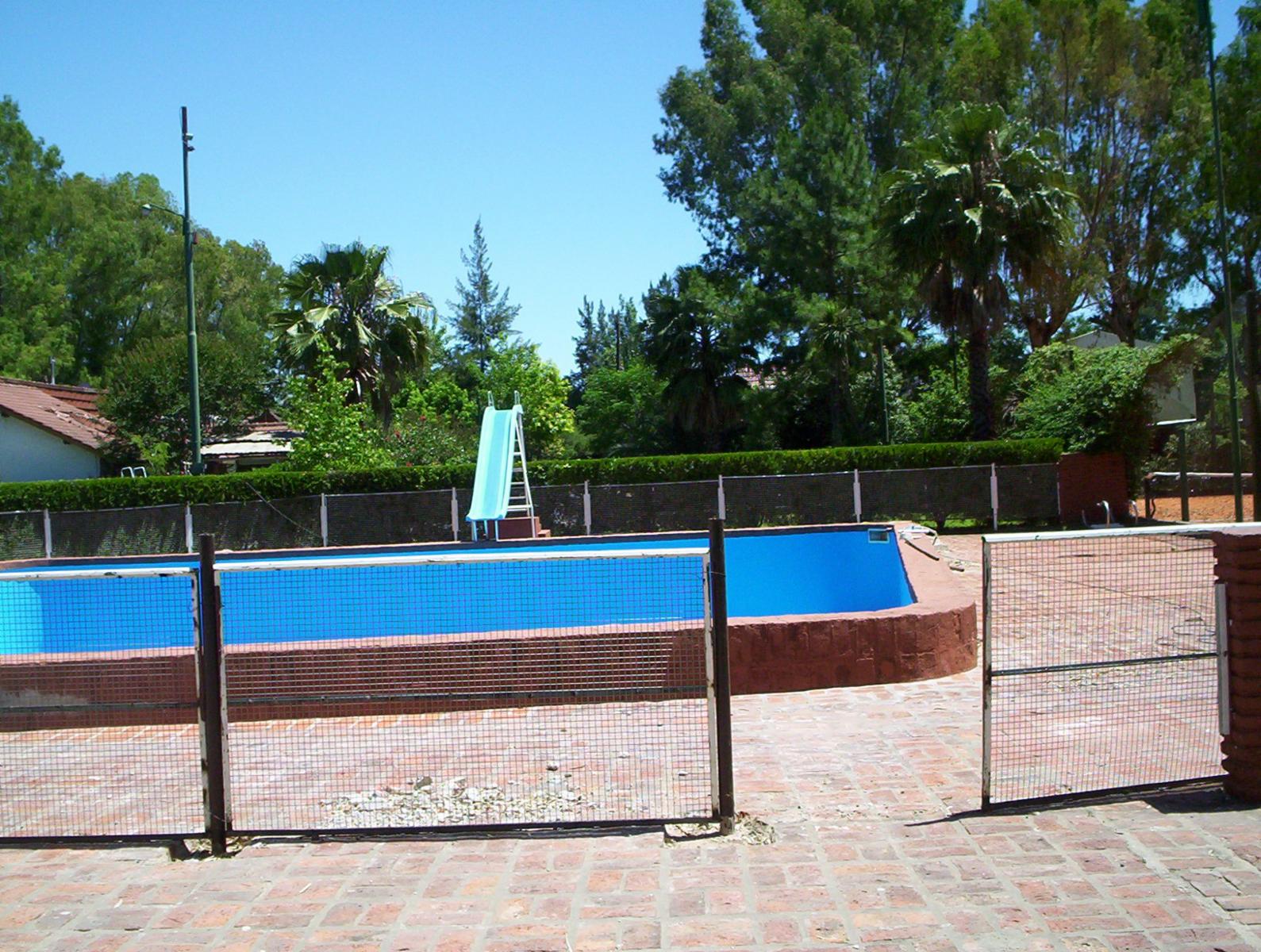 CASA A LA VENTA EN BºCº LOS CARACOLES- MASCHWITZ CENTRO