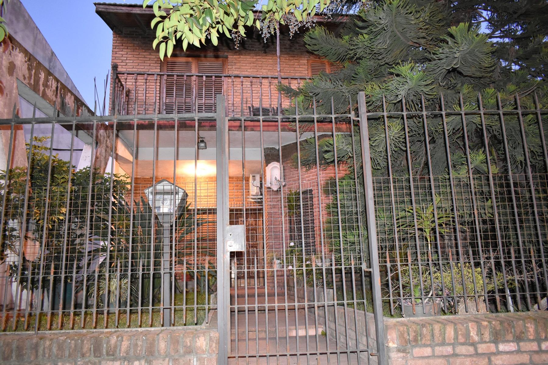 Excelente Chalet 5 amb - Lote 10x36
